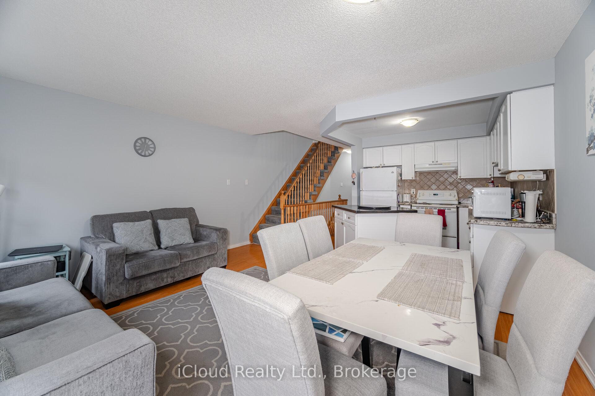 Photo 14 of 35 Tania Crescent, Vaughan, Maple — HOMEH