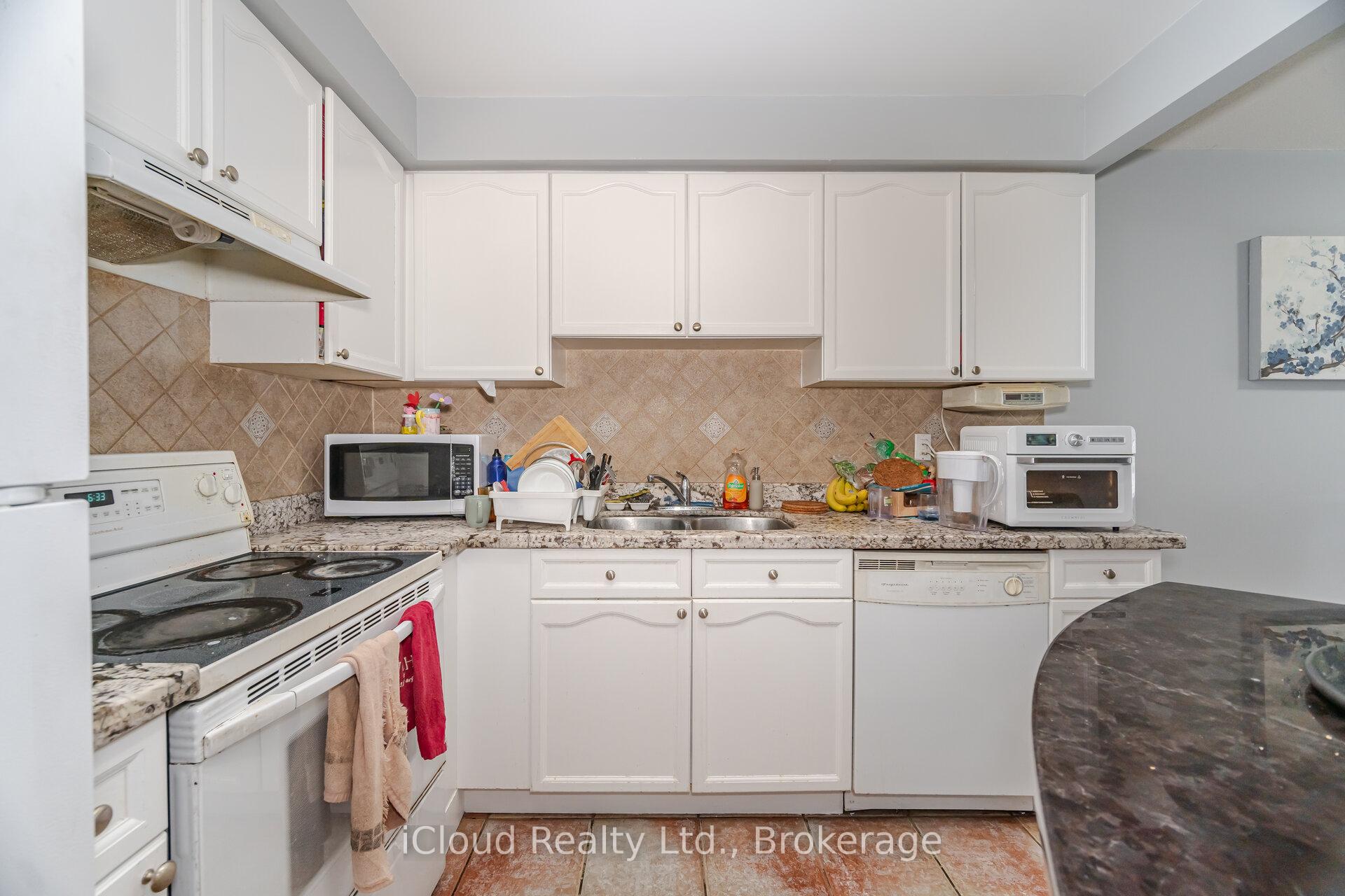 Photo 15 of 35 Tania Crescent, Vaughan, Maple — HOMEH