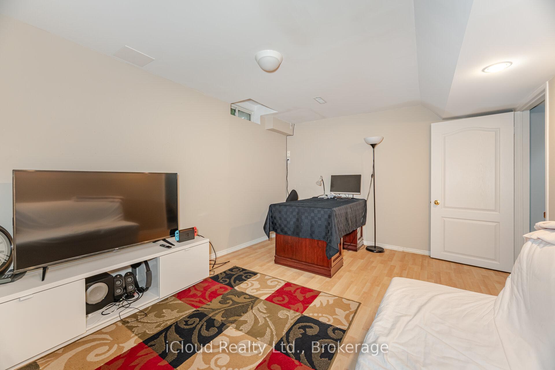 Photo 31 of 35 Tania Crescent, Vaughan, Maple — HOMEH