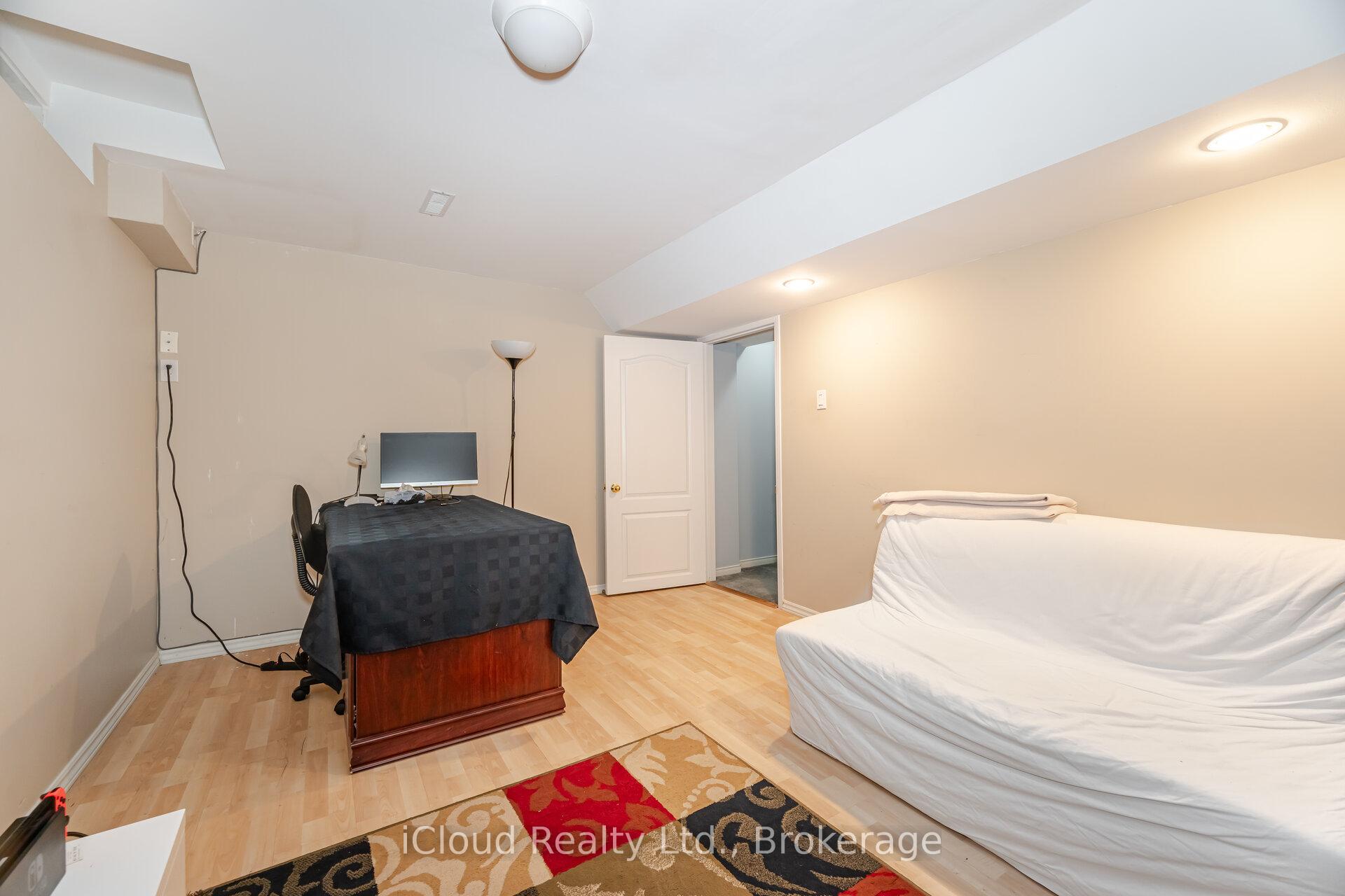 Photo 32 of 35 Tania Crescent, Vaughan, Maple — HOMEH