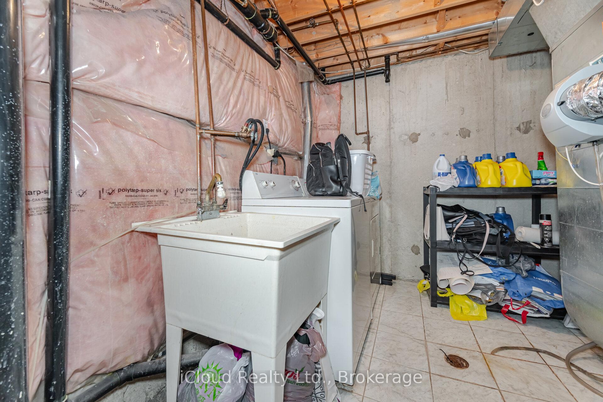 Photo 33 of 35 Tania Crescent, Vaughan, Maple — HOMEH