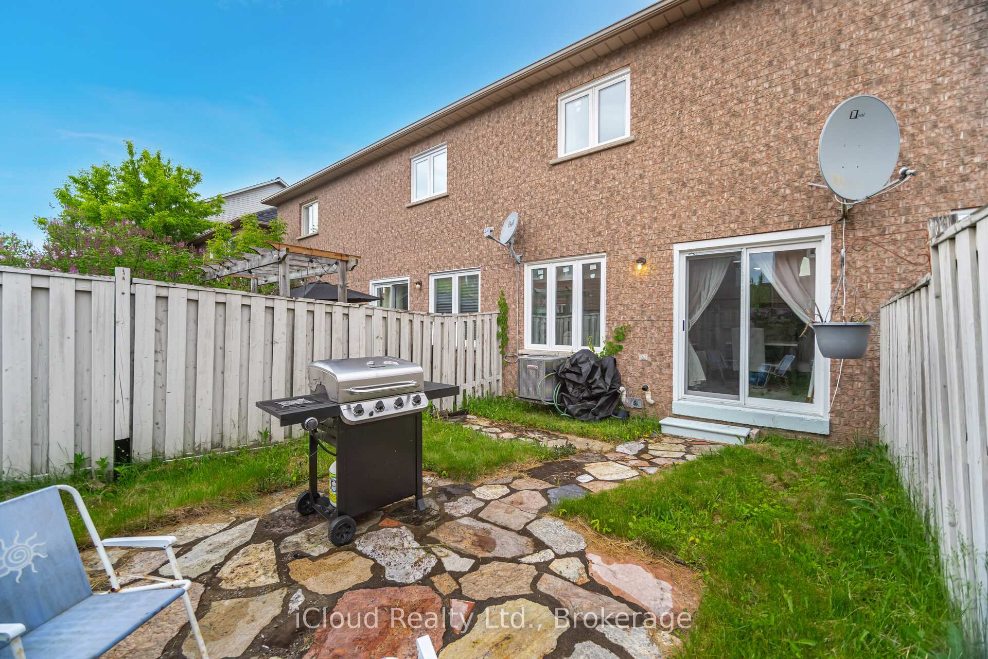 Photo 36 of 35 Tania Crescent, Vaughan, Maple — HOMEH