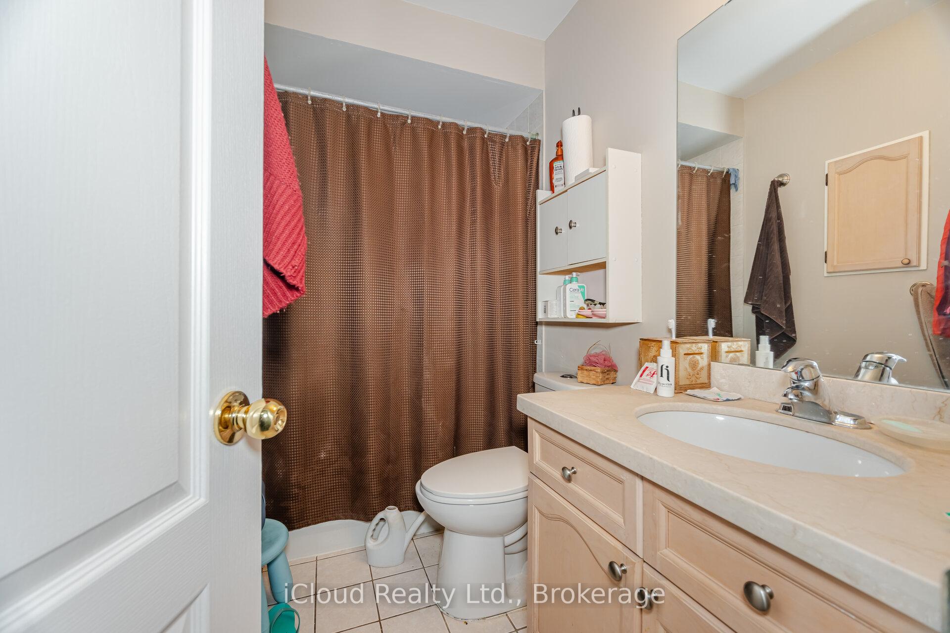 Photo 37 of 35 Tania Crescent, Vaughan, Maple — HOMEH