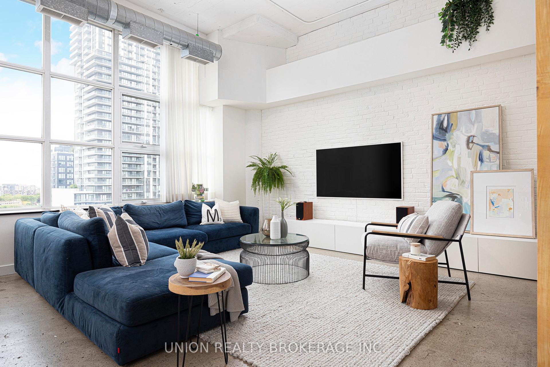 Front of Unit 942, 155 Dalhousie Street