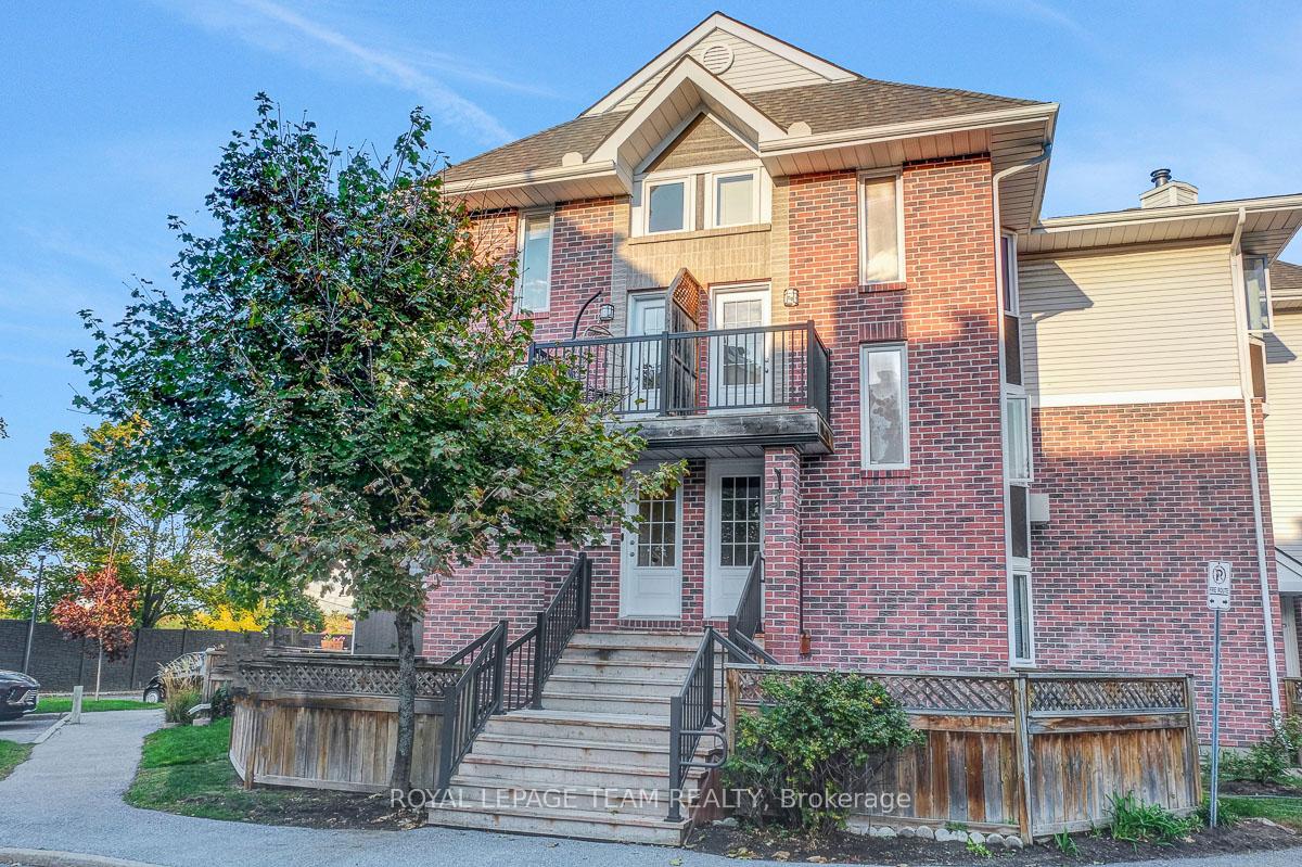 Front of Unit 2, 2 Stonebank Crescent