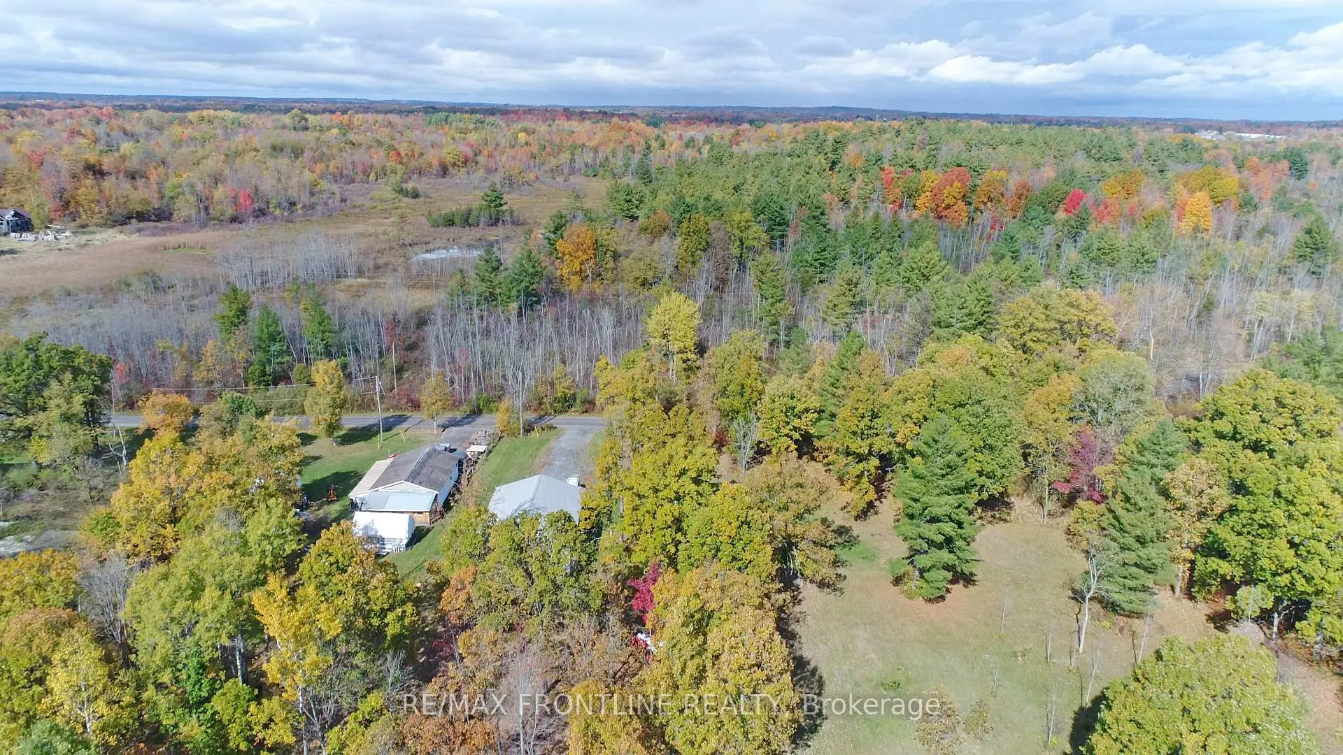 Photo 2 of 900 Beaver Road, Gananoque — HOMEH