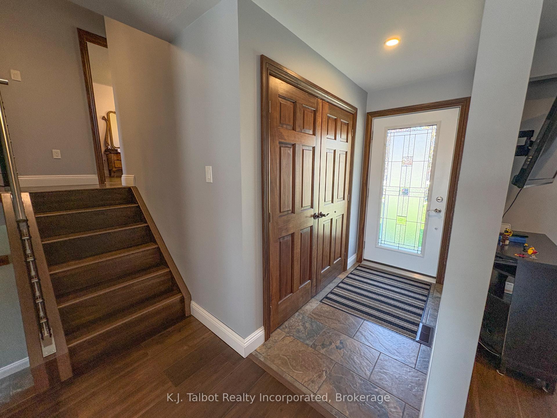 Photo 3 of 325 Krohmer Drive, Goderich, Goderich (Town) — HOMEH