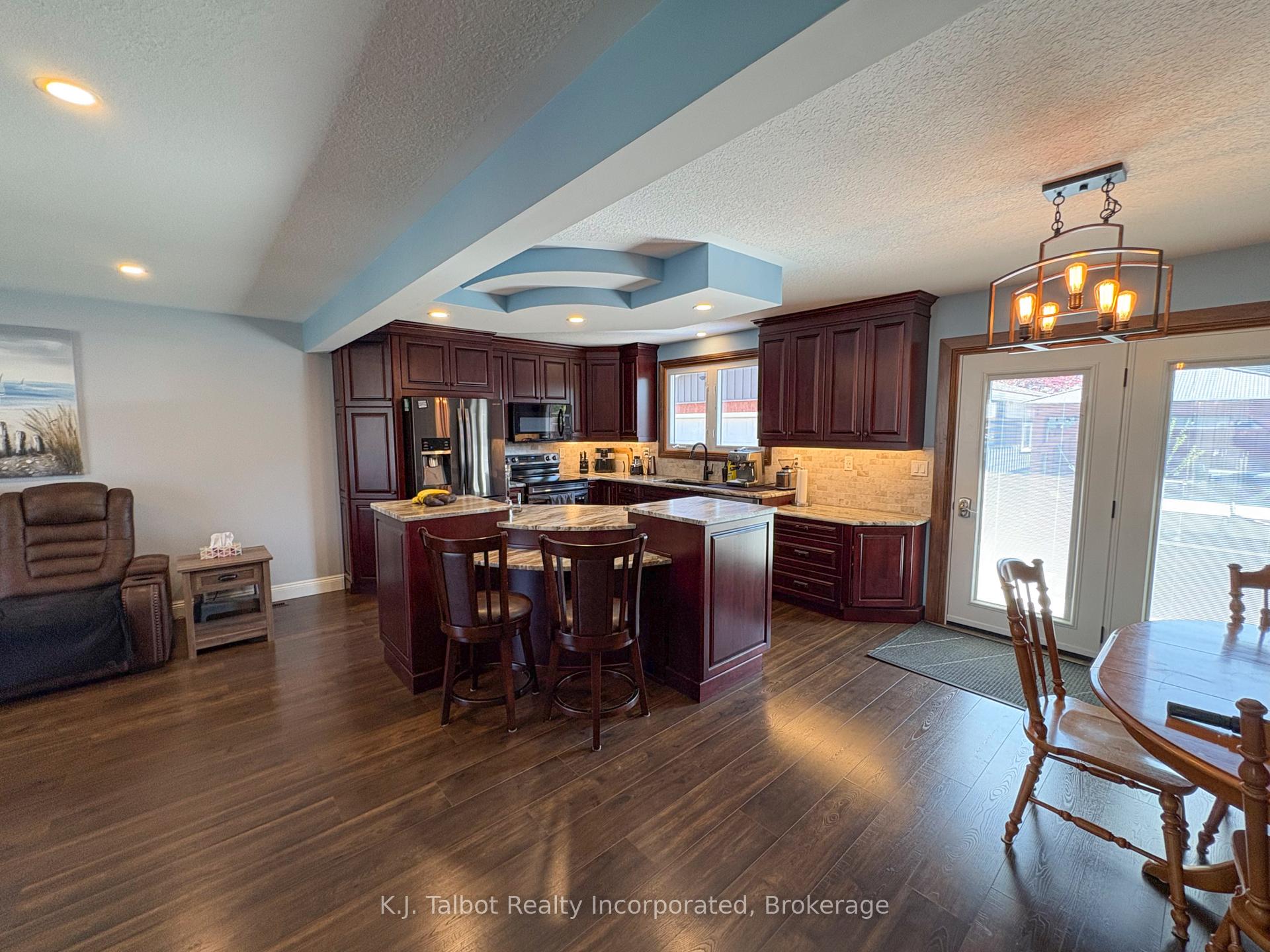 Photo 5 of 325 Krohmer Drive, Goderich, Goderich (Town) — HOMEH