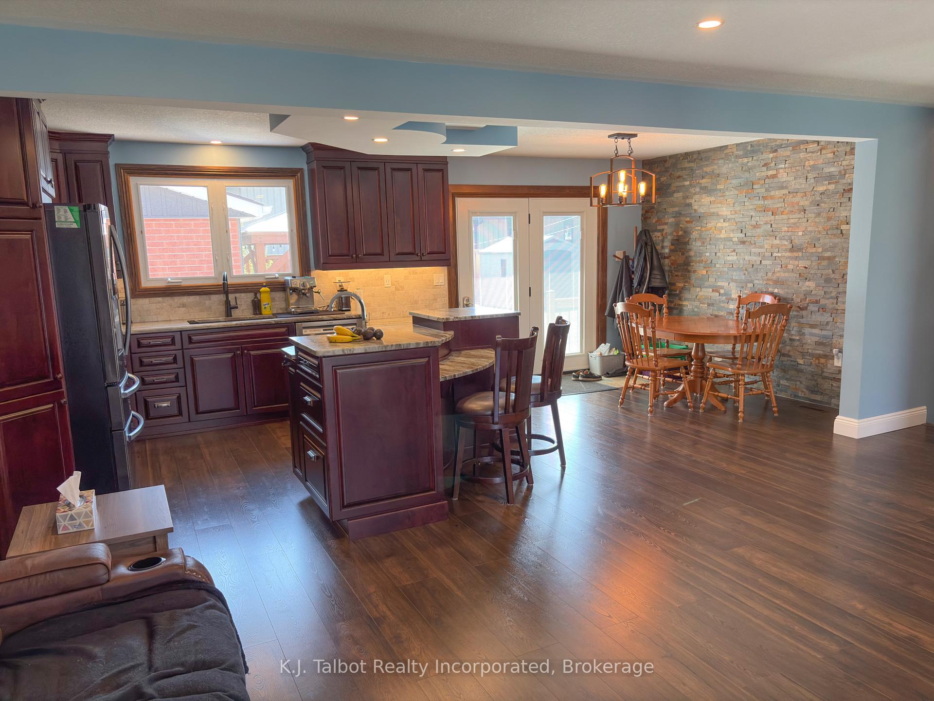Photo 6 of 325 Krohmer Drive, Goderich, Goderich (Town) — HOMEH