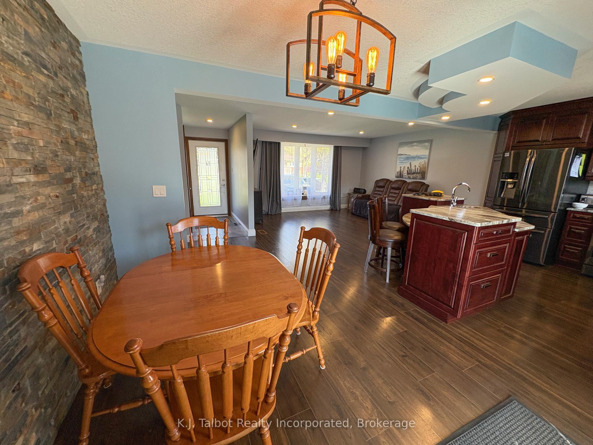 Photo 9 of 325 Krohmer Drive, Goderich, Goderich (Town) — HOMEH