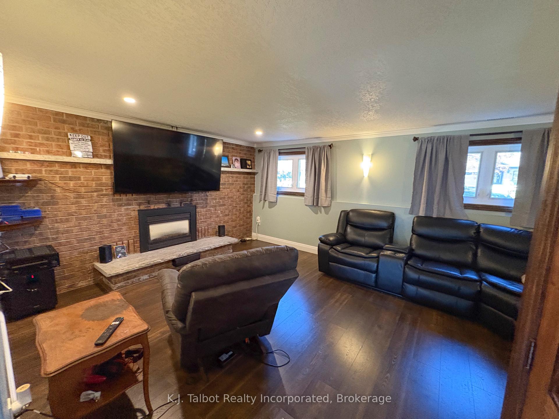 Photo 21 of 325 Krohmer Drive, Goderich, Goderich (Town) — HOMEH