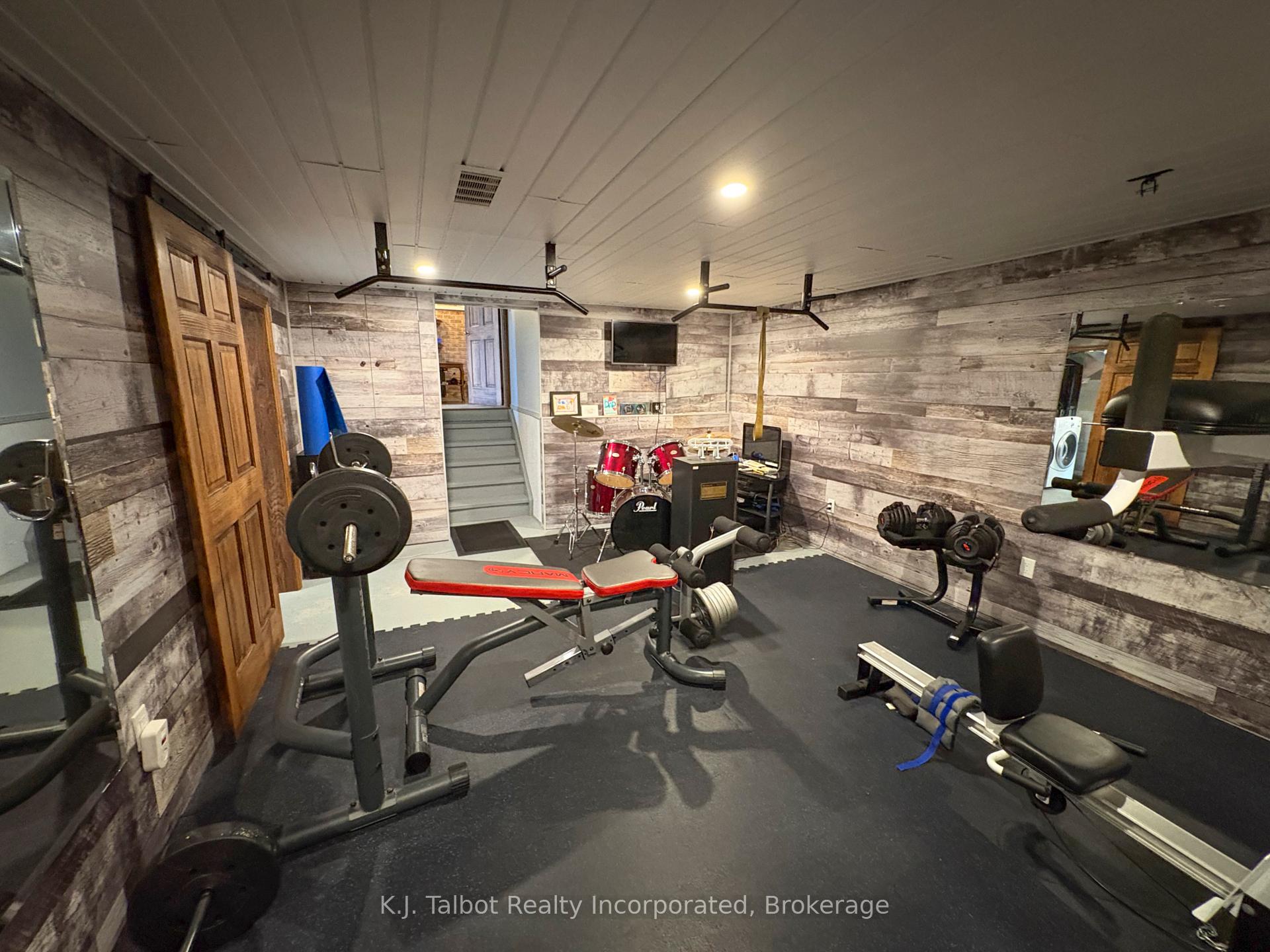 Photo 23 of 325 Krohmer Drive, Goderich, Goderich (Town) — HOMEH