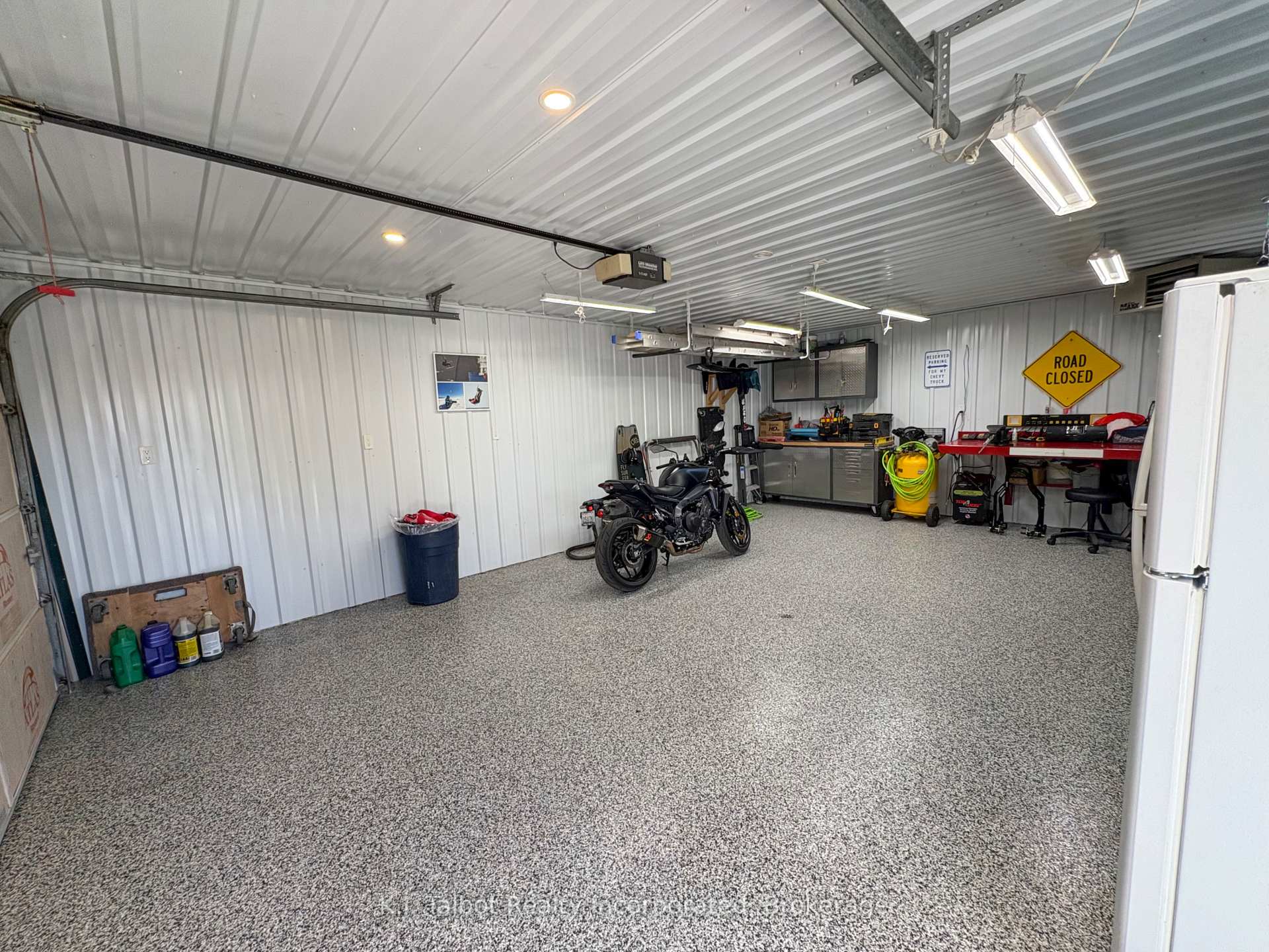Photo 32 of 325 Krohmer Drive, Goderich, Goderich (Town) — HOMEH