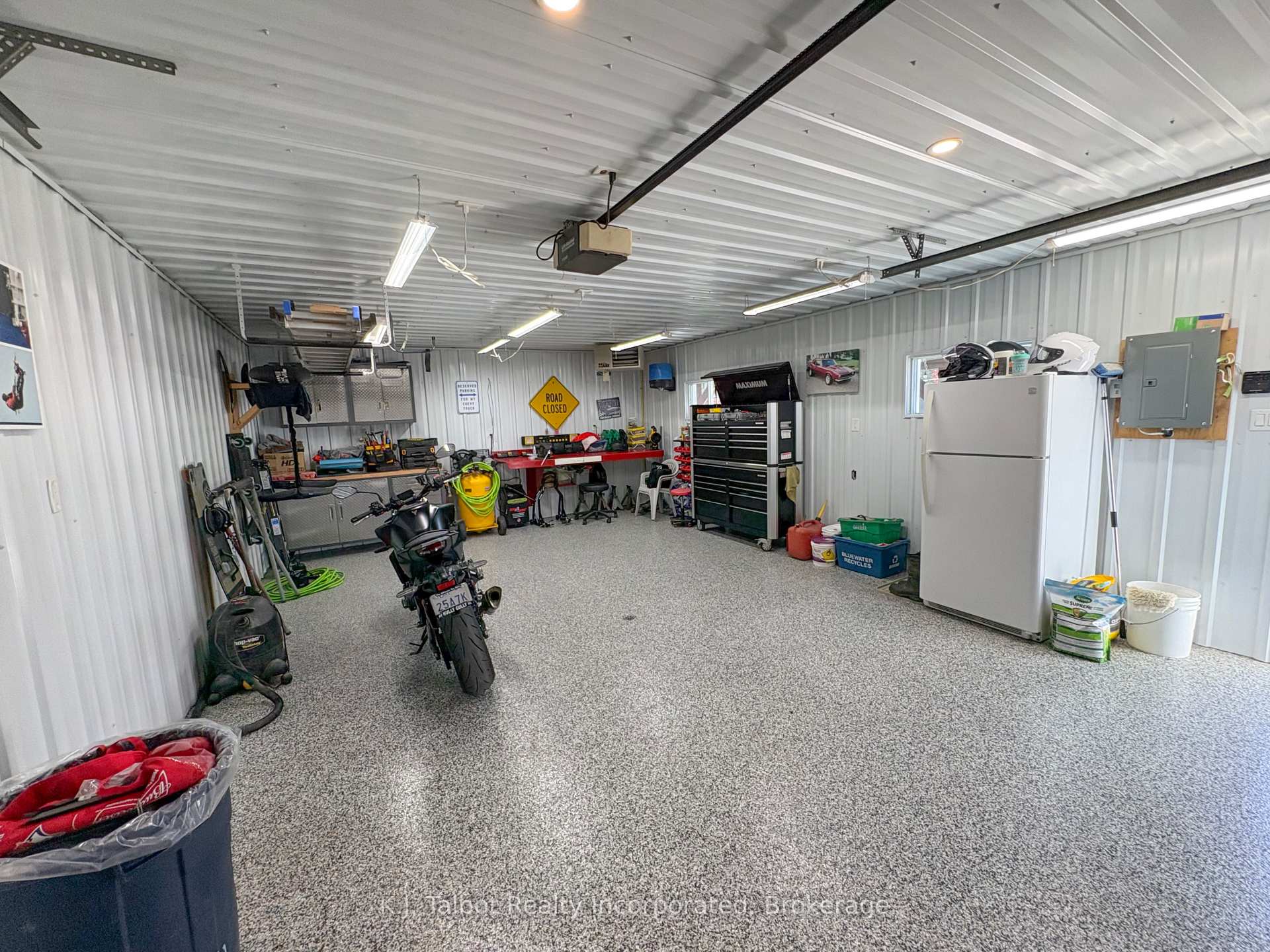 Photo 33 of 325 Krohmer Drive, Goderich, Goderich (Town) — HOMEH