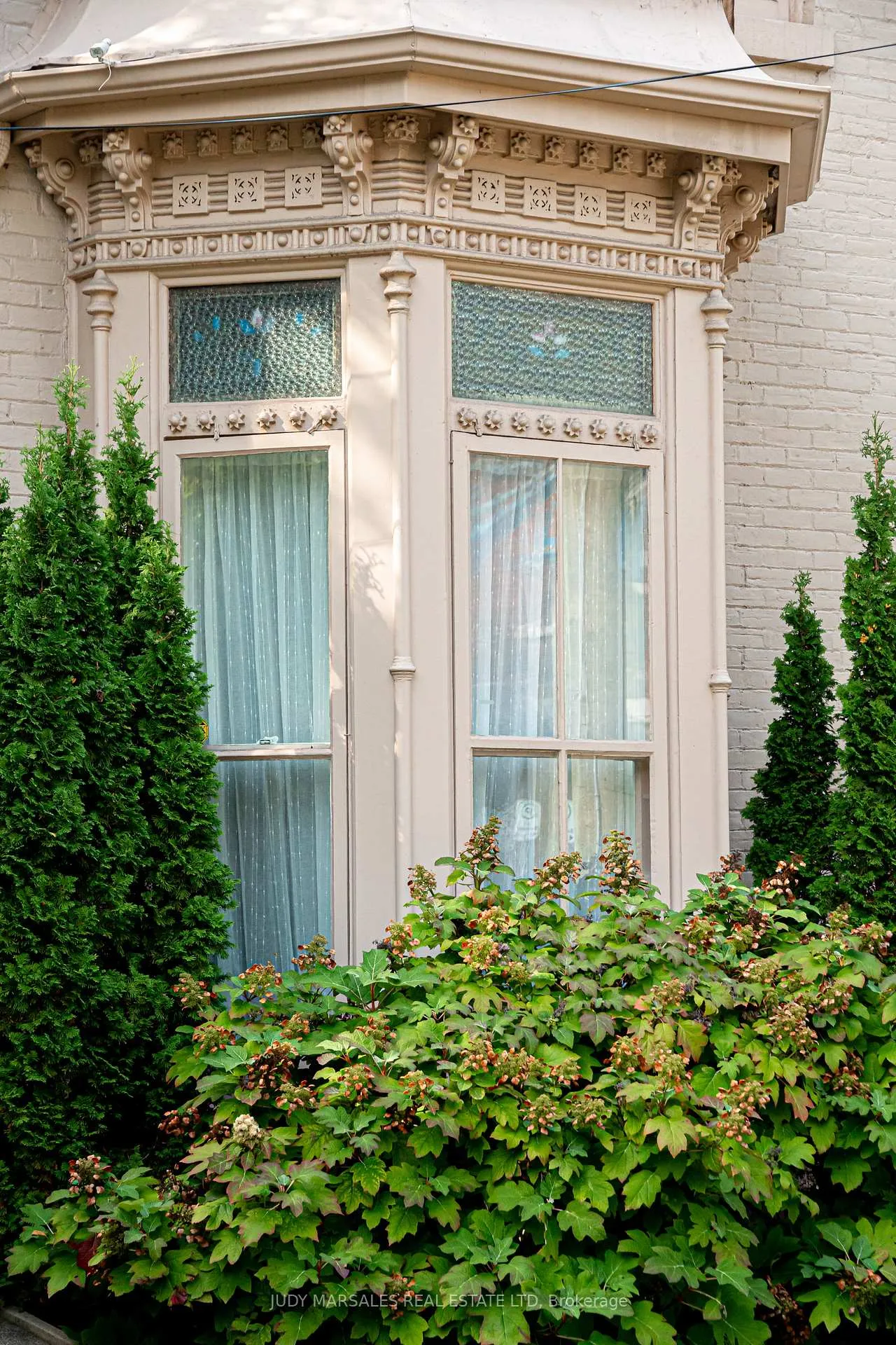 Photo 2 of 218 Bay Street S, Hamilton, Durand — HOMEH