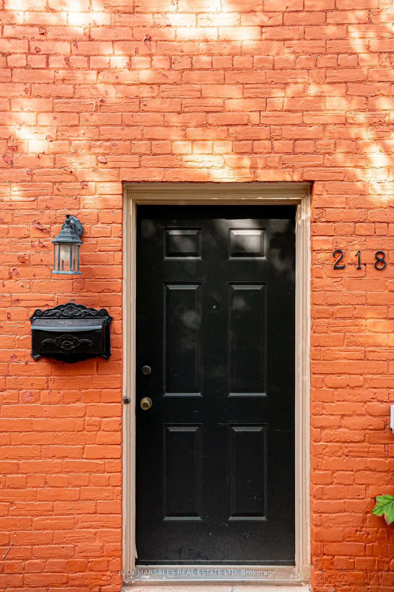 Photo 4 of 218 Bay Street S, Hamilton, Durand — HOMEH