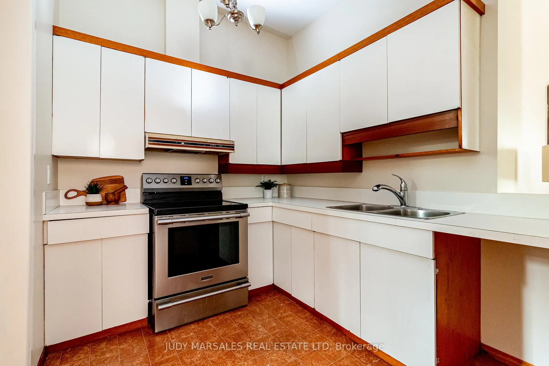 Photo 17 of 218 Bay Street S, Hamilton, Durand — HOMEH