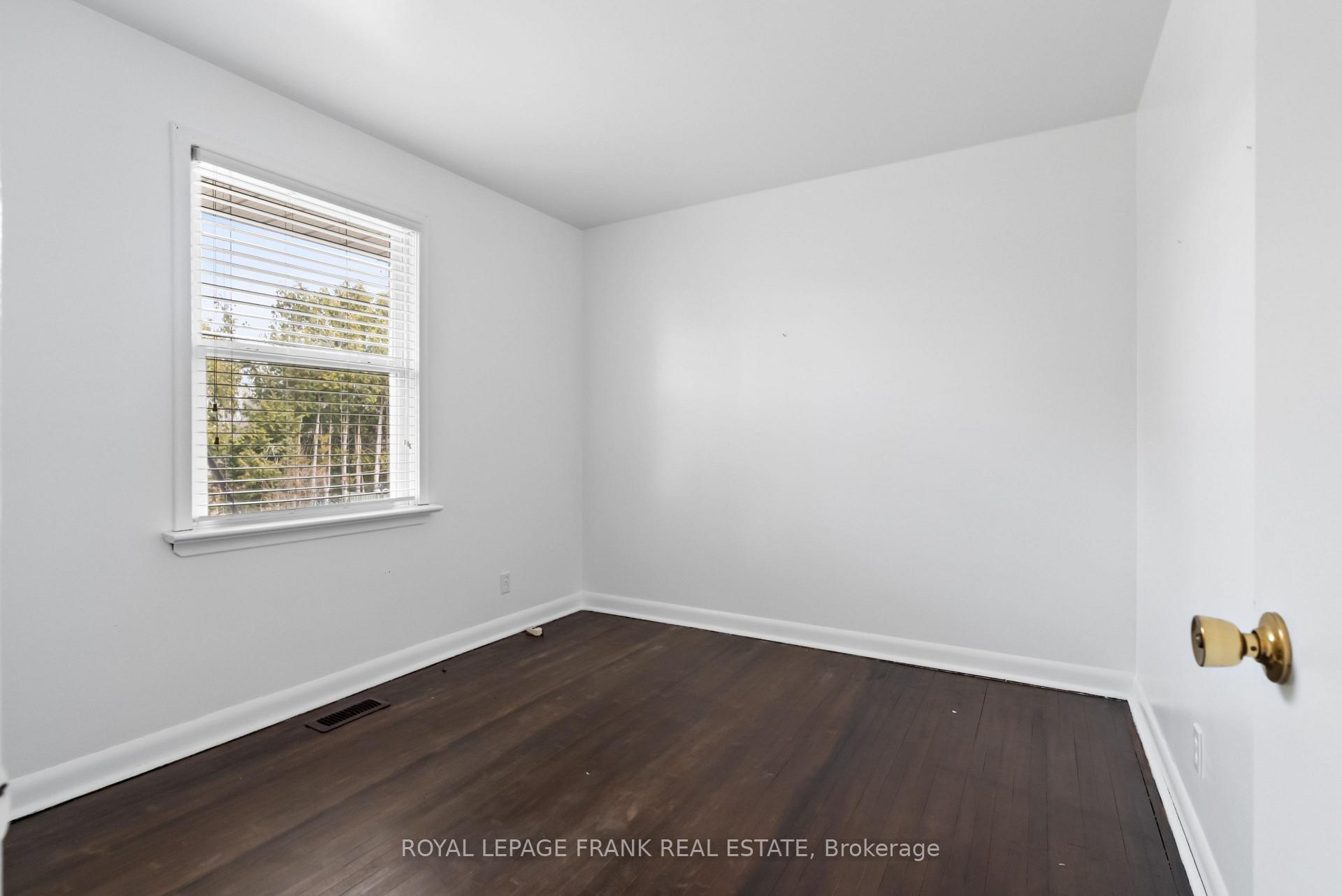 Photo 15 of 642 Simcoe Street, Brock, Beaverton — HOMEH