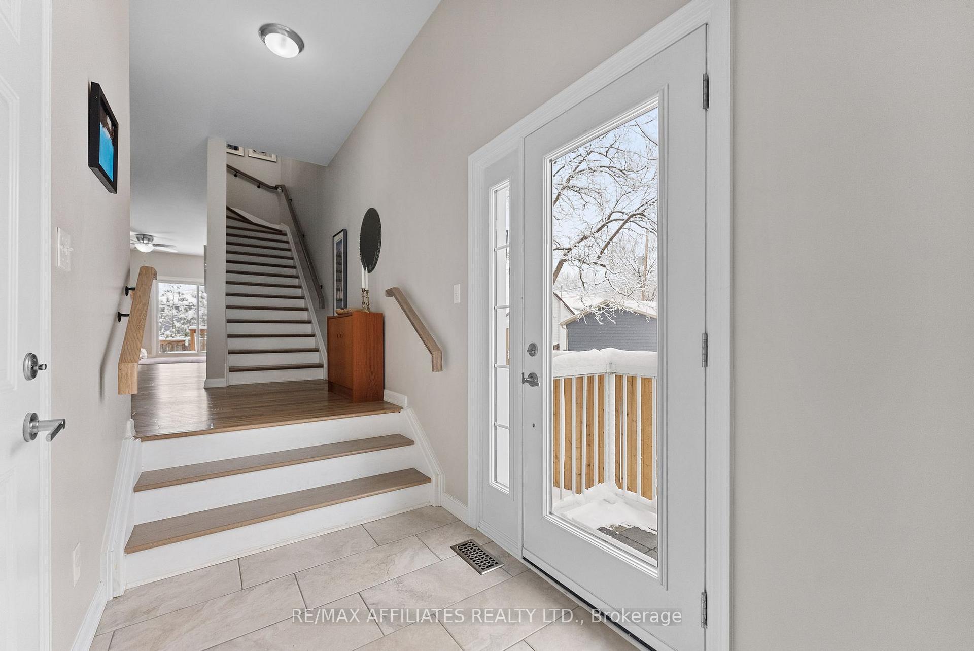 Photo 5 of 27 George Street, Carleton Place — HOMEH