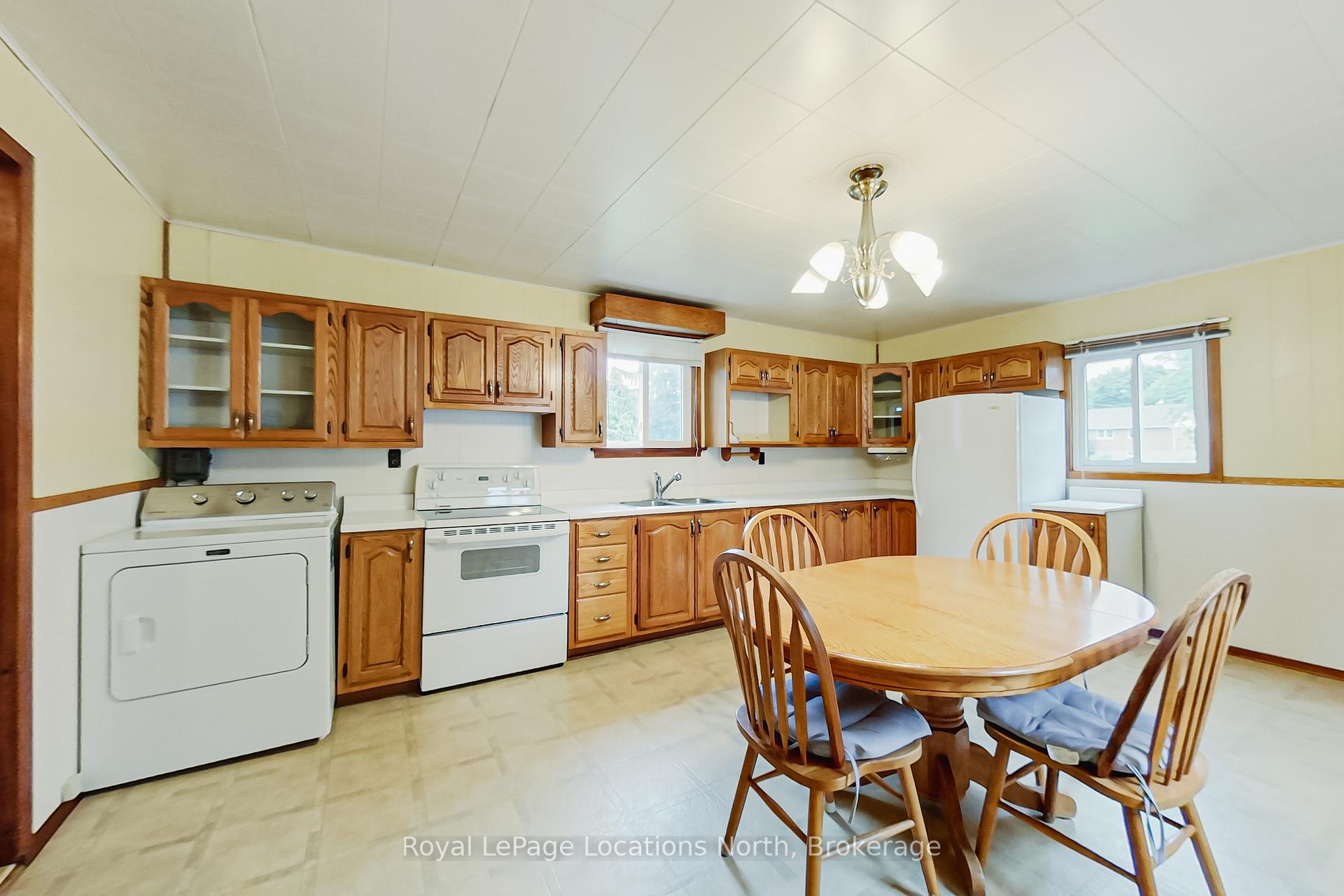Photo 4 of 147 Hickory Street, Collingwood — HOMEH