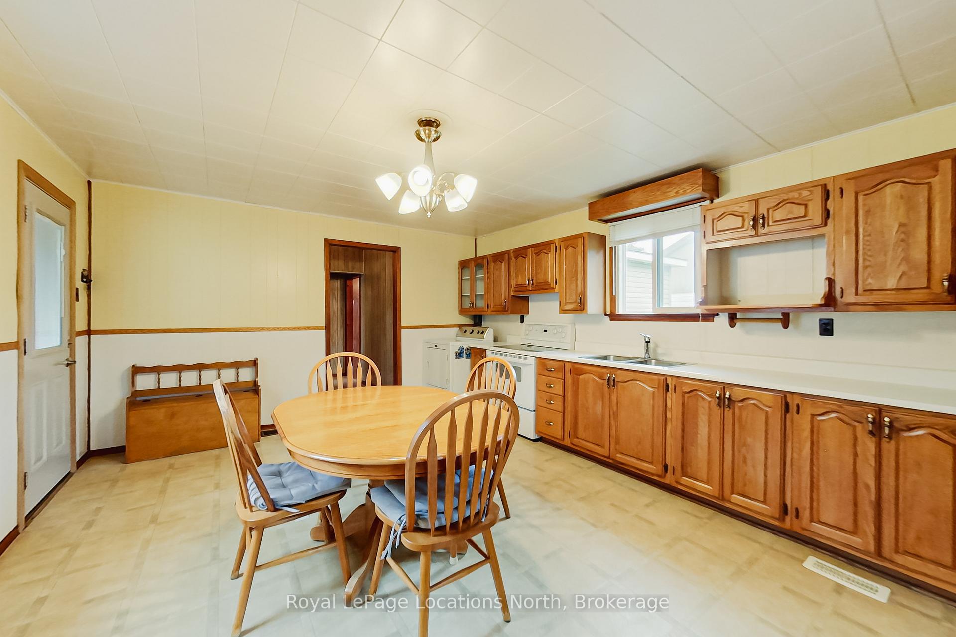 Photo 5 of 147 Hickory Street, Collingwood — HOMEH