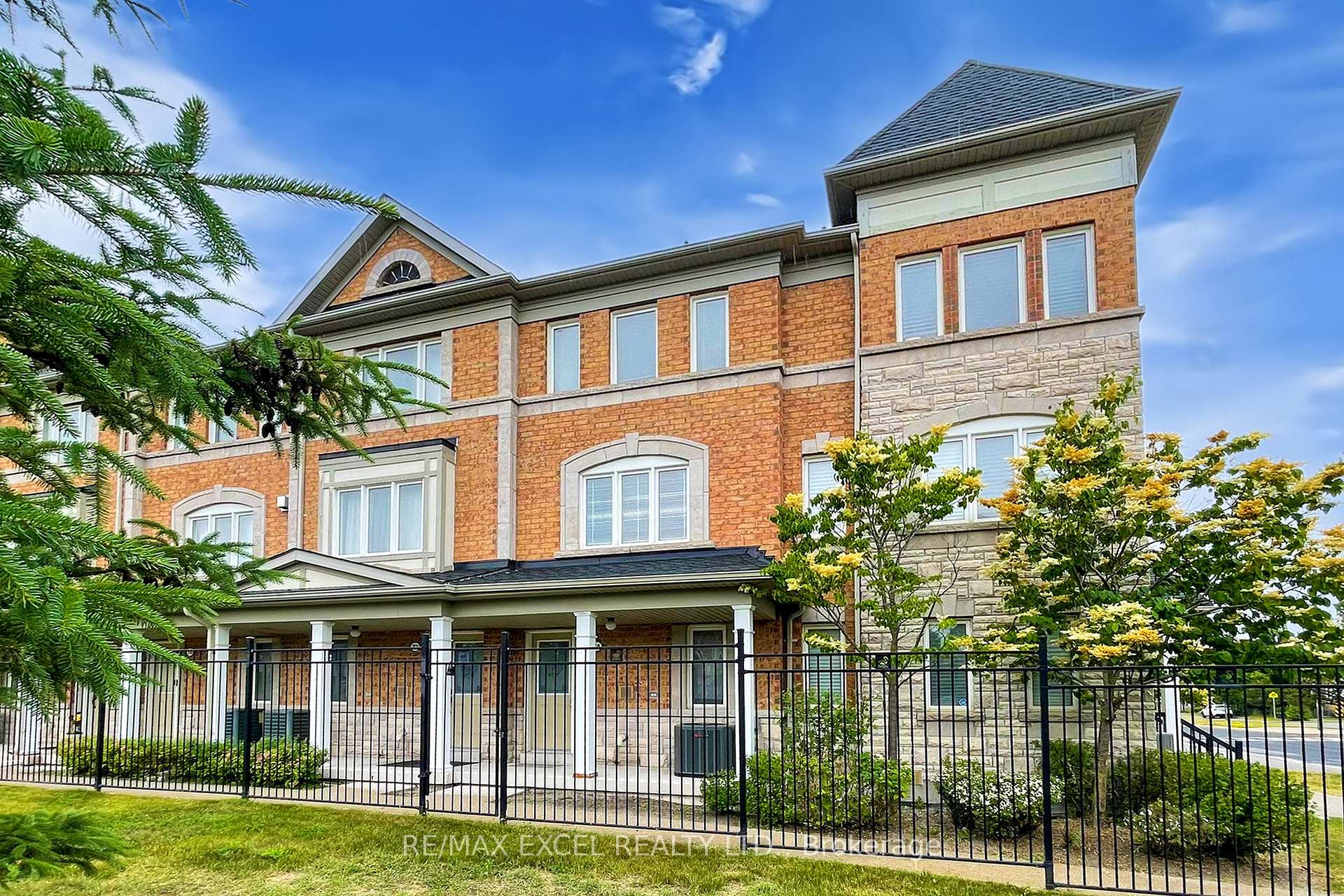 Front of 74 Sanctuary Way