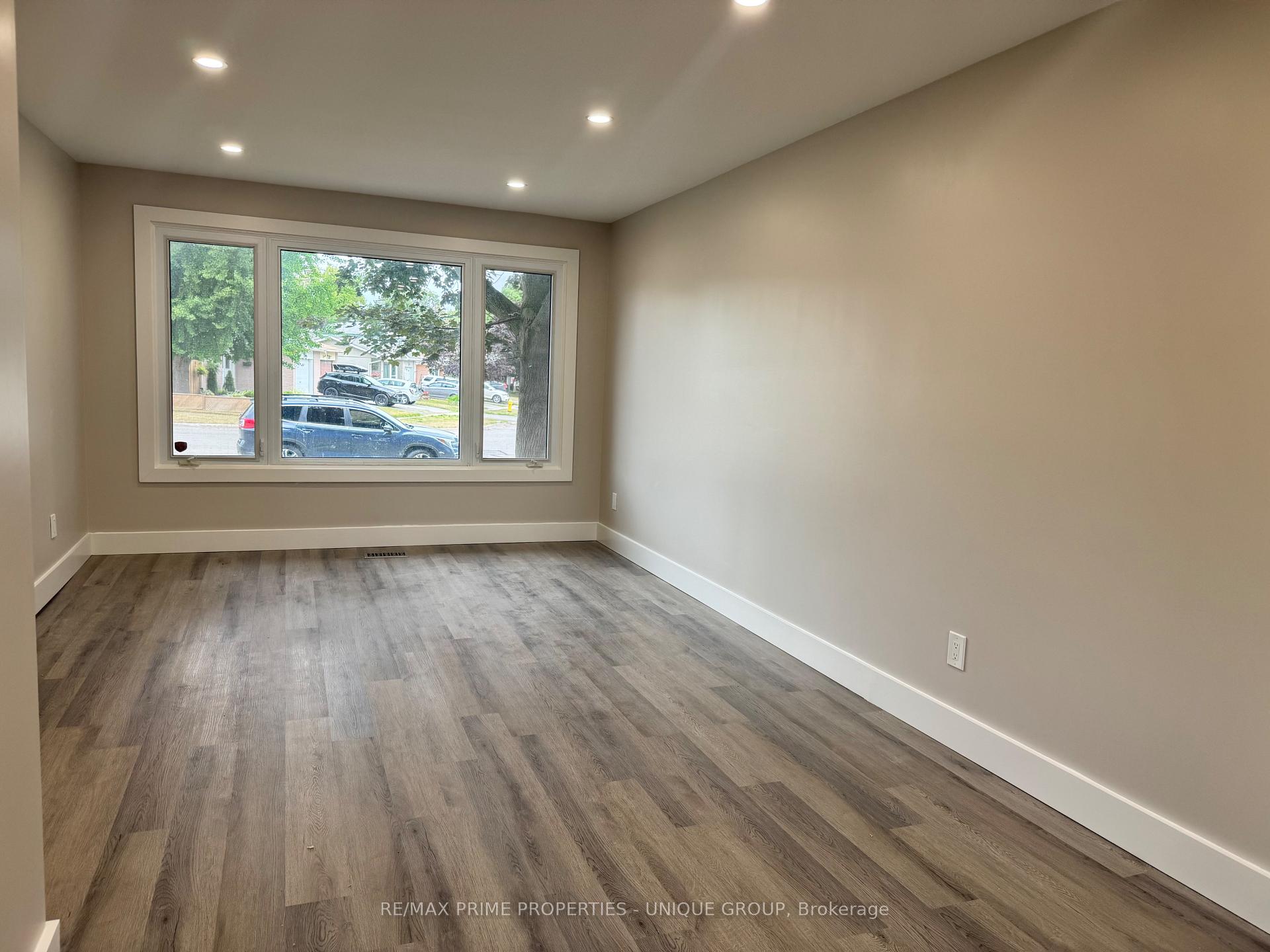 Photo 2 of 14 Ashdale Crescent, Clarington, Bowmanville — HOMEH
