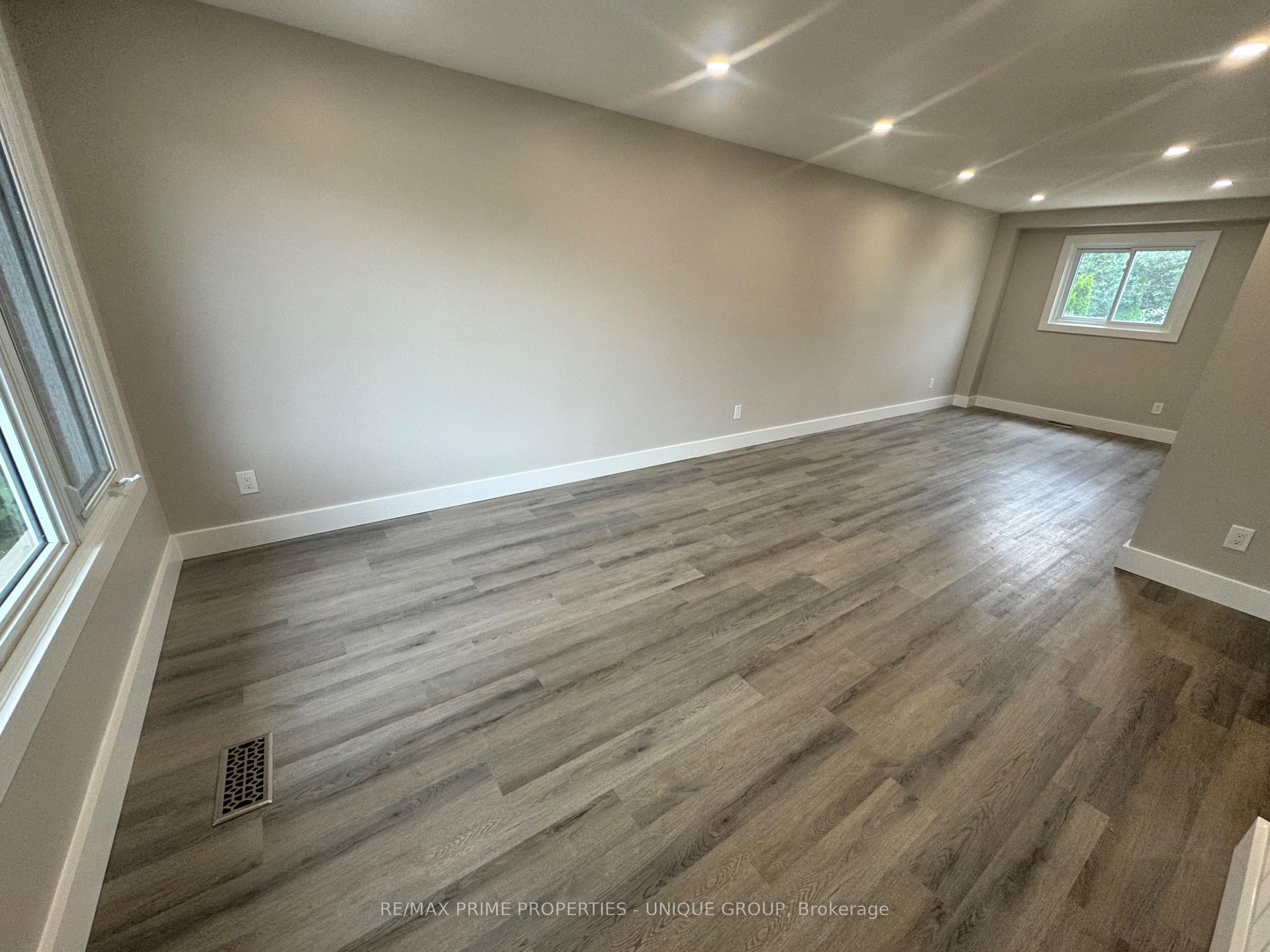 Photo 3 of 14 Ashdale Crescent, Clarington, Bowmanville — HOMEH