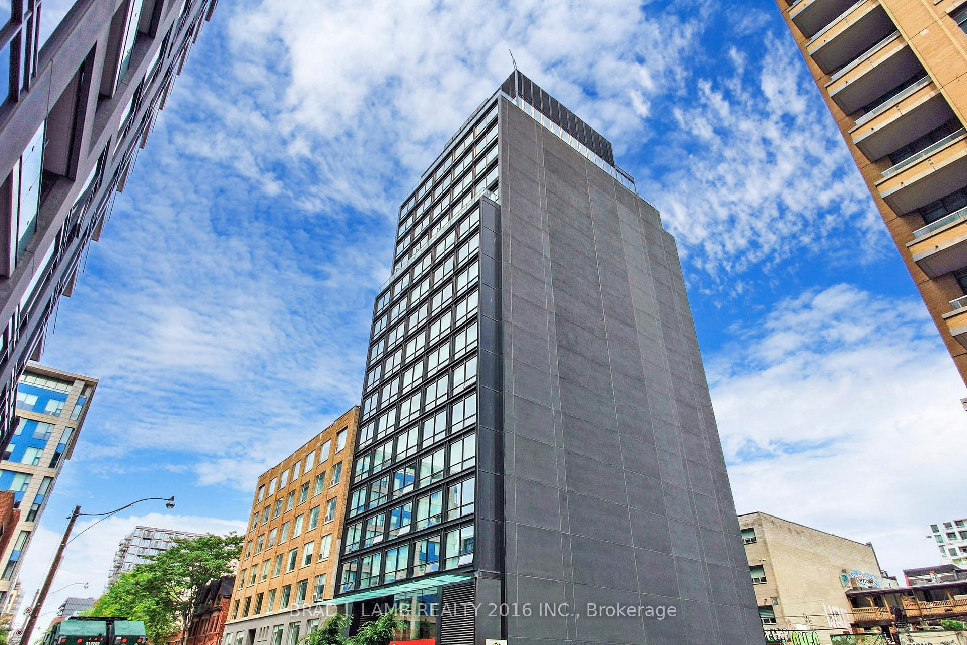 Front of Unit 1201, 458 Richmond Street W