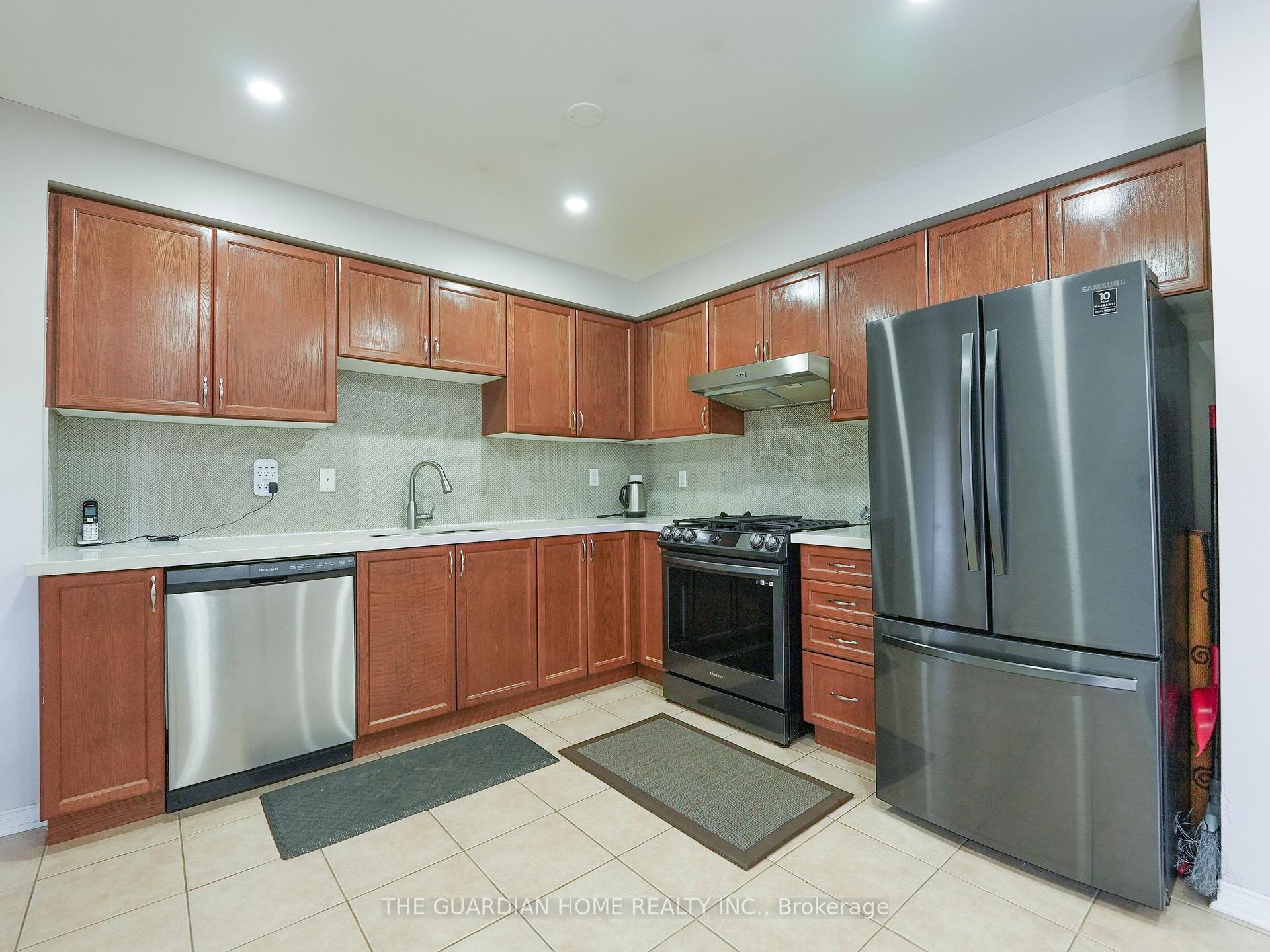 Photo 11 of 116 Williamson Drive E, Ajax, Northeast Ajax — HOMEH