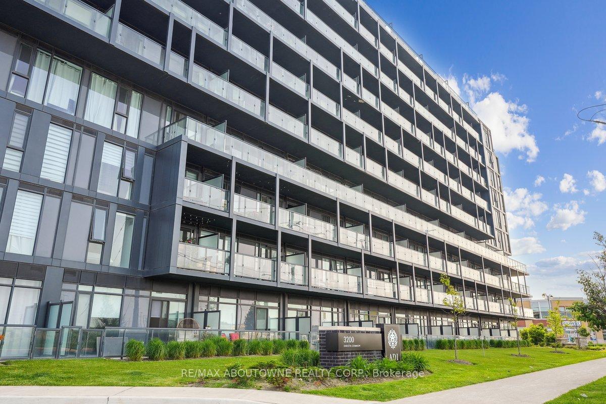 Front of Unit B817, 3200 Dakota Common