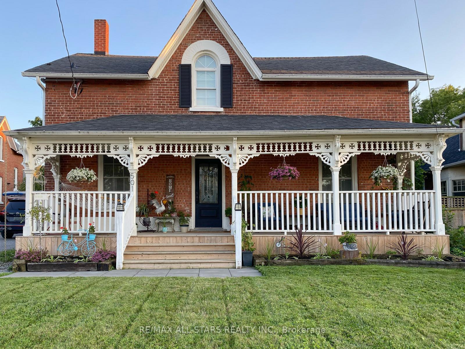 Front of 501 Simcoe Street