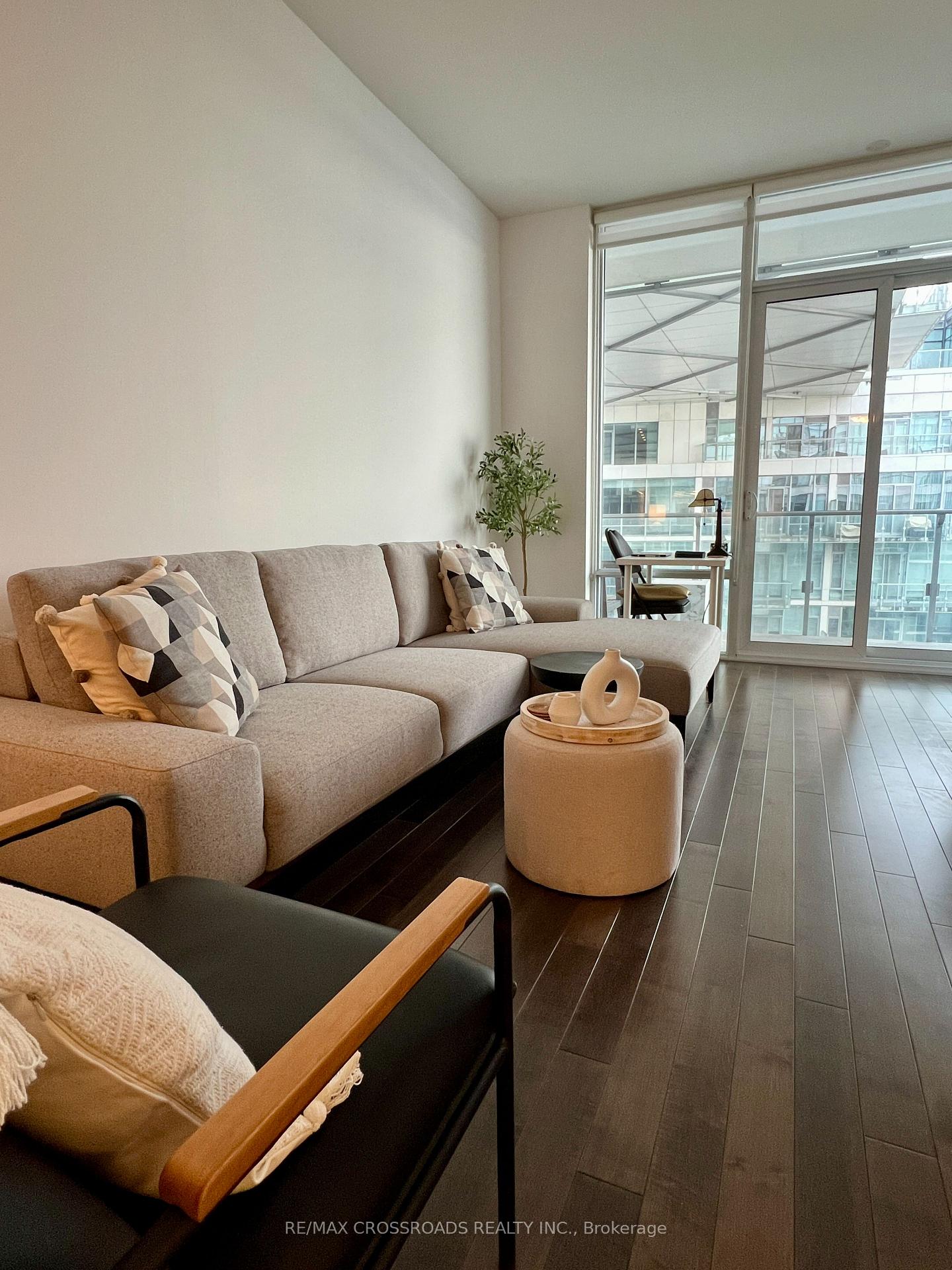 Photo 3 of Unit 1010, 29 Queens Quay E, Toronto, Waterfront Communities — HOMEH