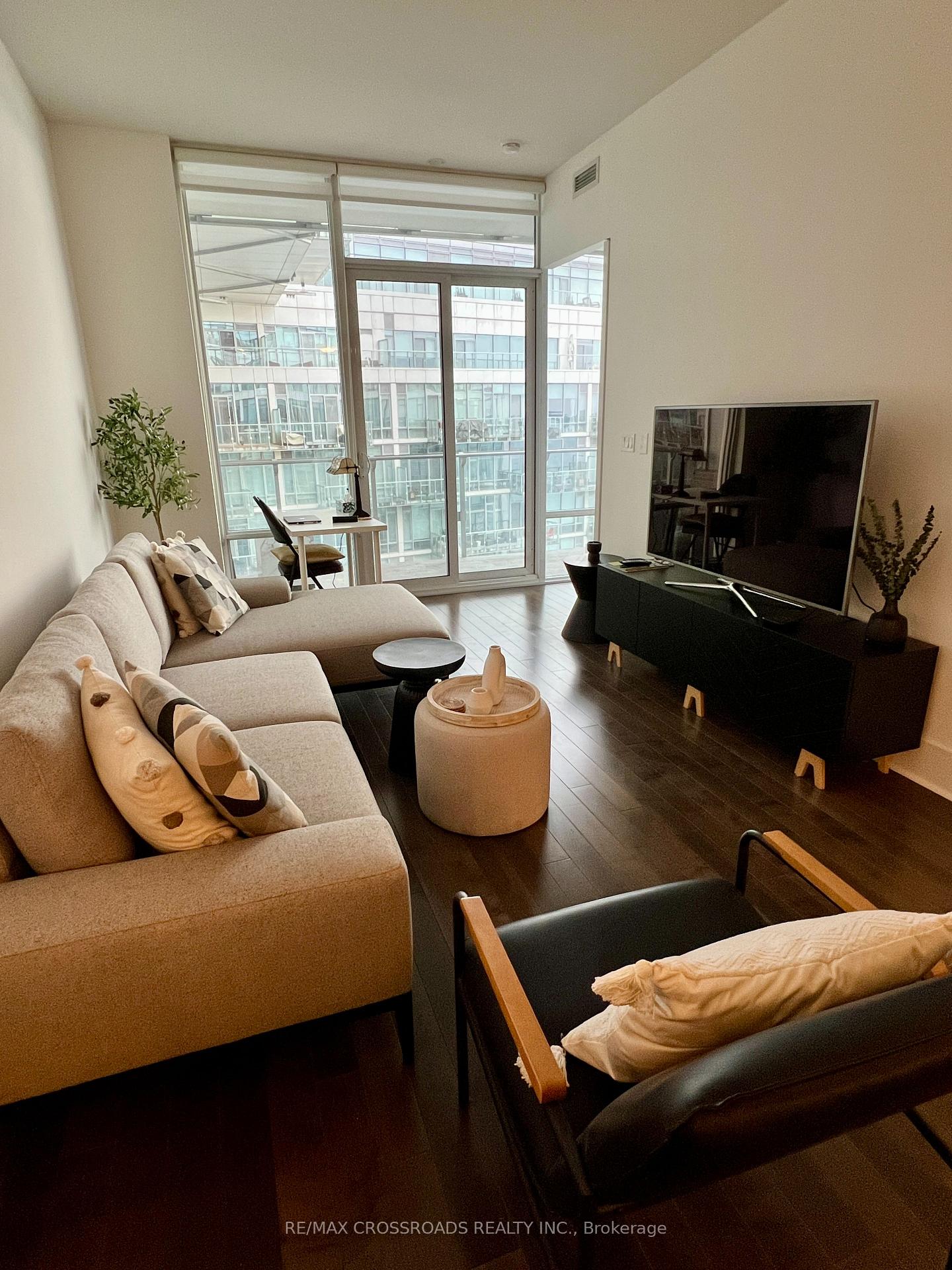 Photo 5 of Unit 1010, 29 Queens Quay E, Toronto, Waterfront Communities — HOMEH