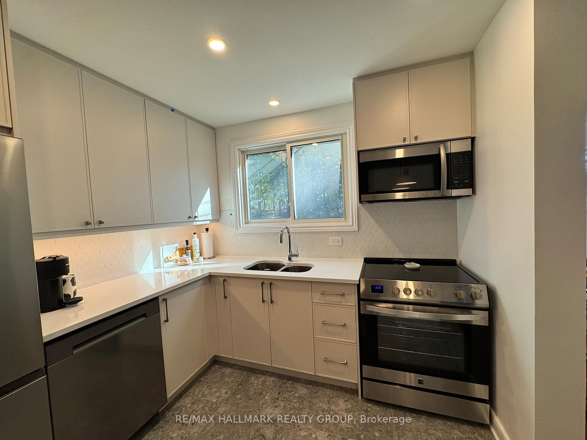 Photo 2 of 1952 Bromley Road, Ottawa, Carlingwood — HOMEH