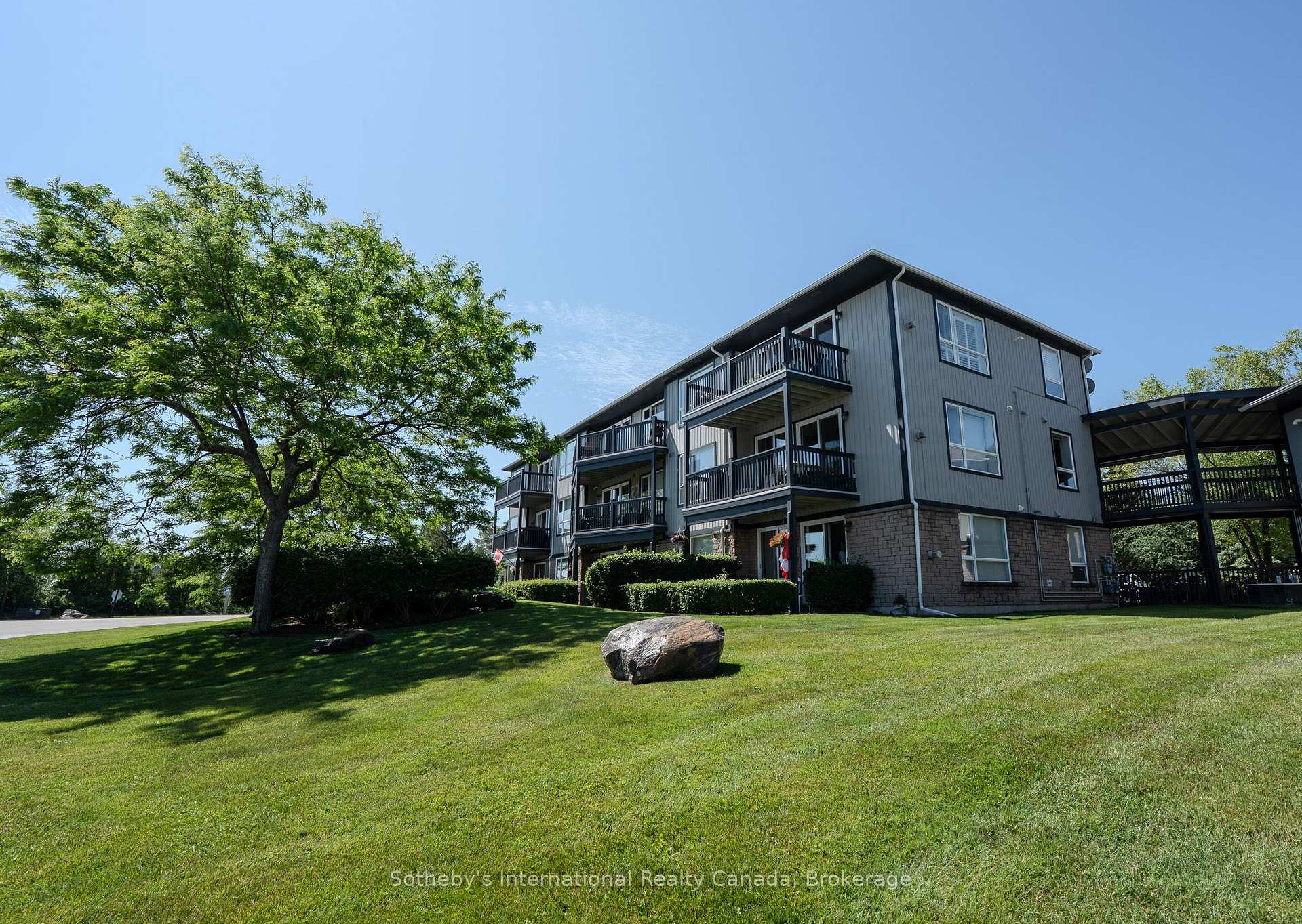 Photo 31 of 449 Mariners Way, Collingwood — HOMEH