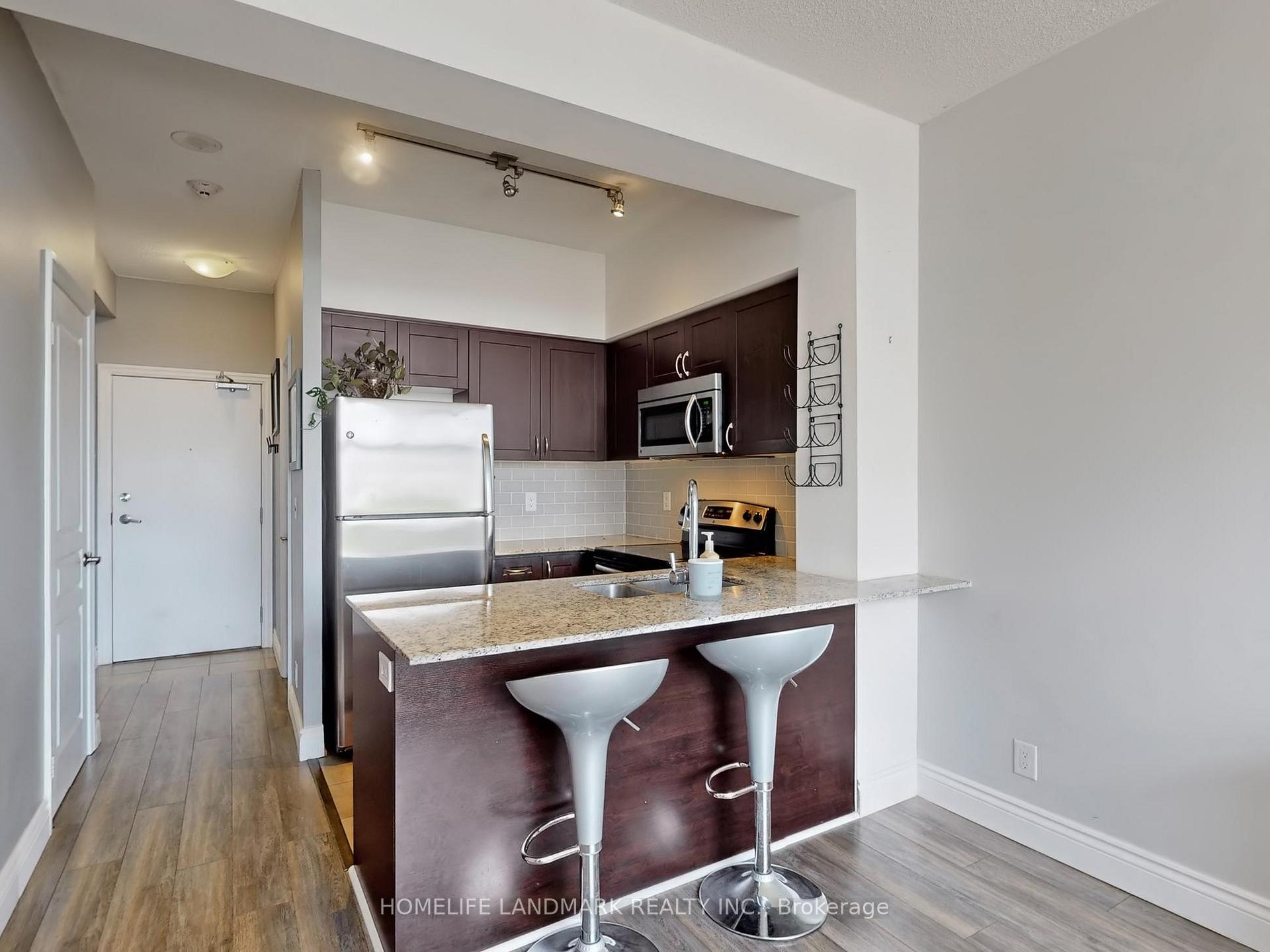 Photo 2 of Unit 519, 1940 Ironstone Drive, Burlington, Uptown — HOMEH