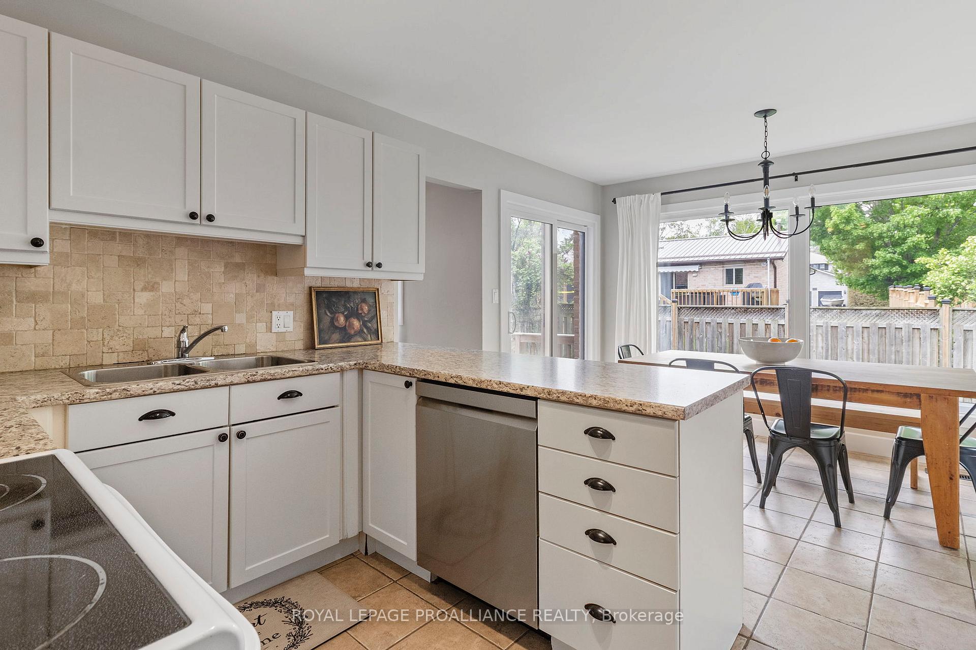 Photo 16 of 156 Beley Street, Brockville — HOMEH