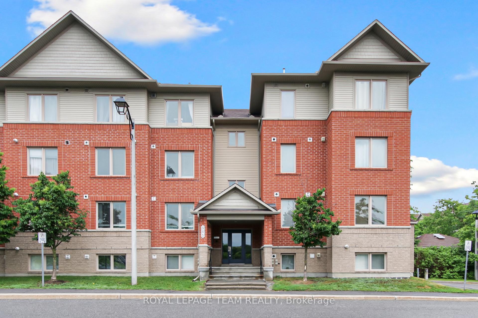 Front of Unit 2, 565 Stonefield Private