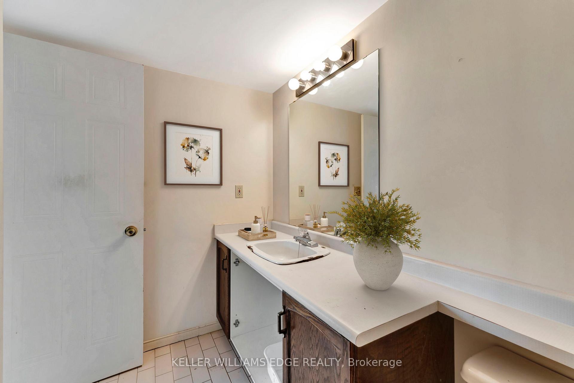 Photo 3 of Unit 1502, 1270 Maple Crossing Boulevard, Burlington, Brant — HOMEH