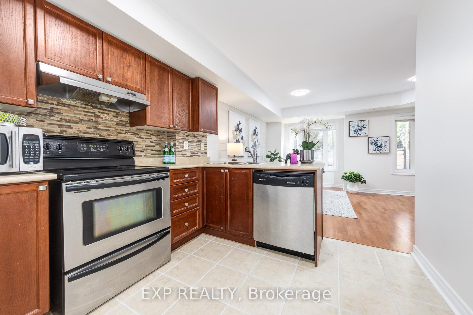 Photo 6 of Unit 158, 306 John Street, Markham, Aileen-Willowbrook — HOMEH