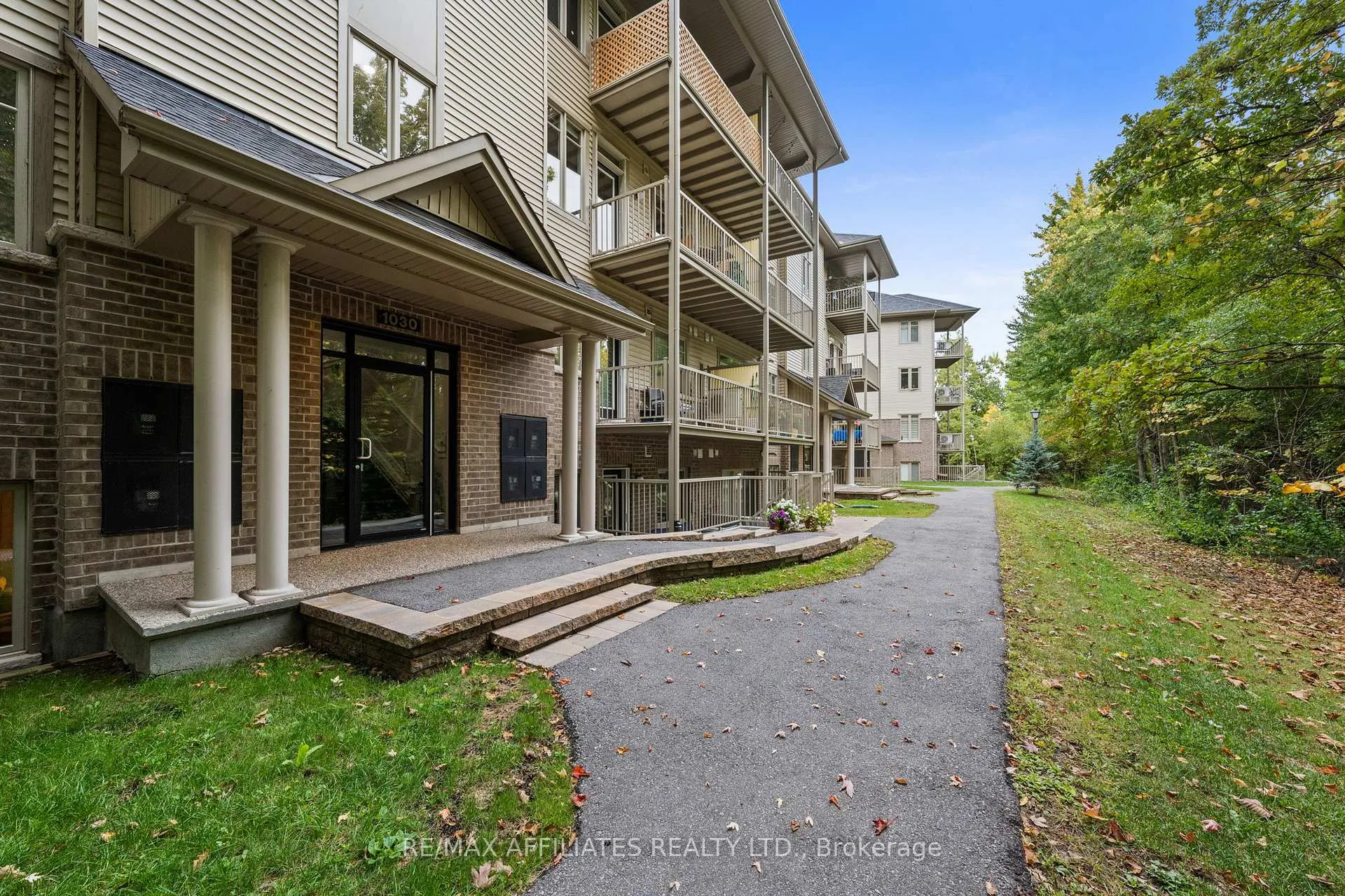 Photo 5 of Unit H, 1030 Beryl Private, Ottawa, Riverside South/Gloucester Glen — HOMEH