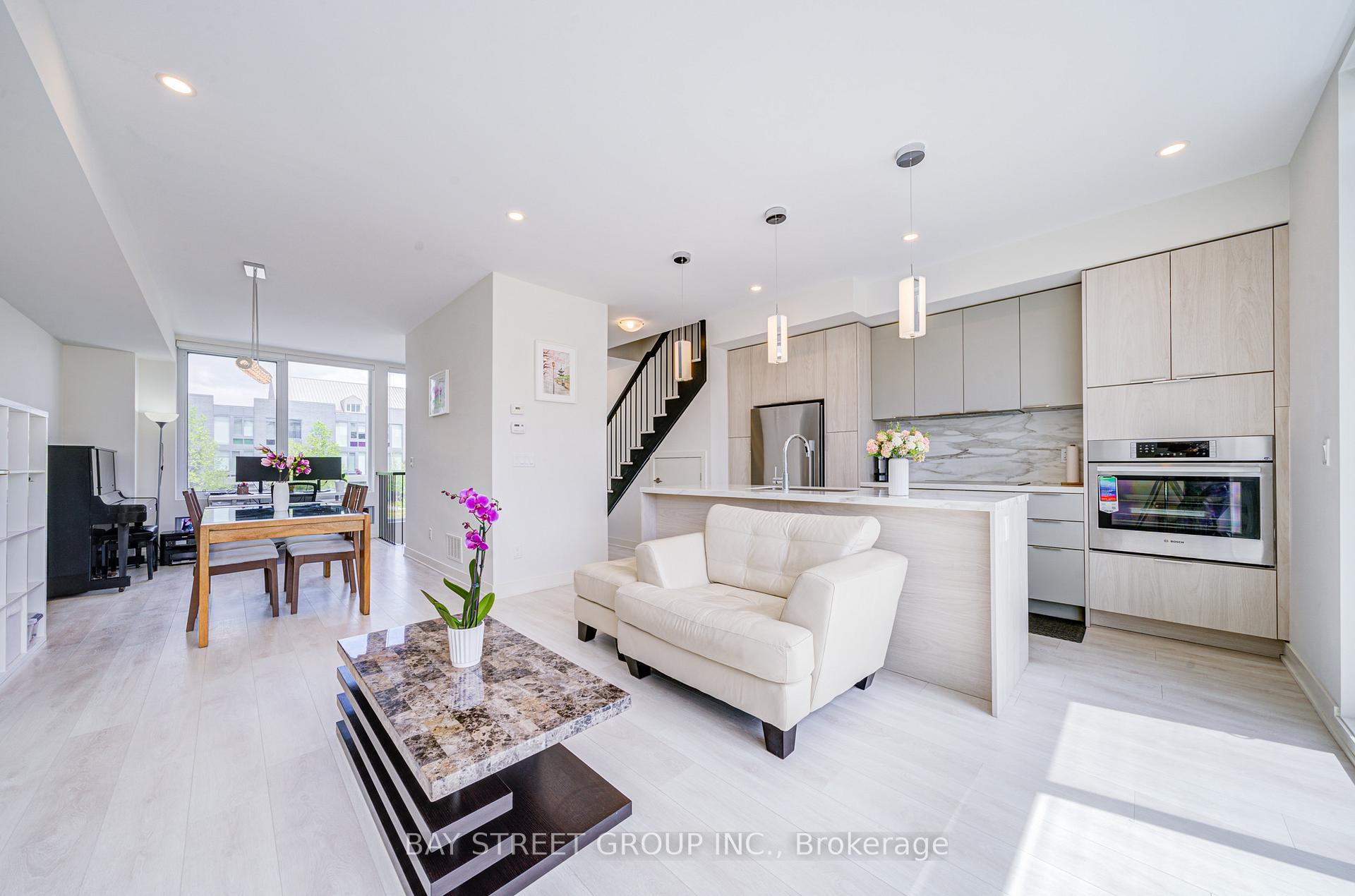 Photo 4 of 27 Sonic Way, Toronto, Flemingdon Park — HOMEH