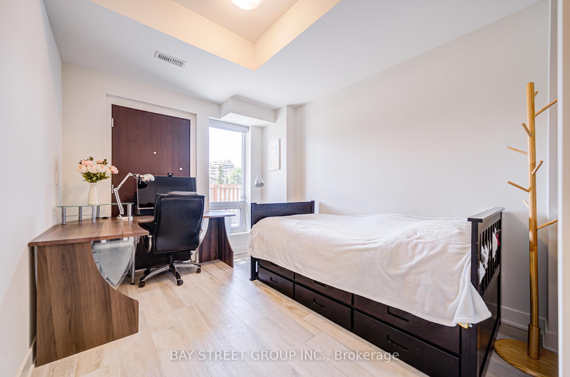 Photo 20 of 27 Sonic Way, Toronto, Flemingdon Park — HOMEH