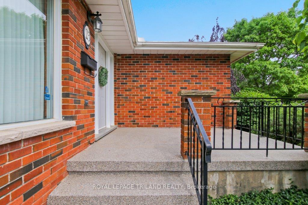 Photo 4 of 10179 Lynhurst Park Drive, Central Elgin, Lynhurst — HOMEH