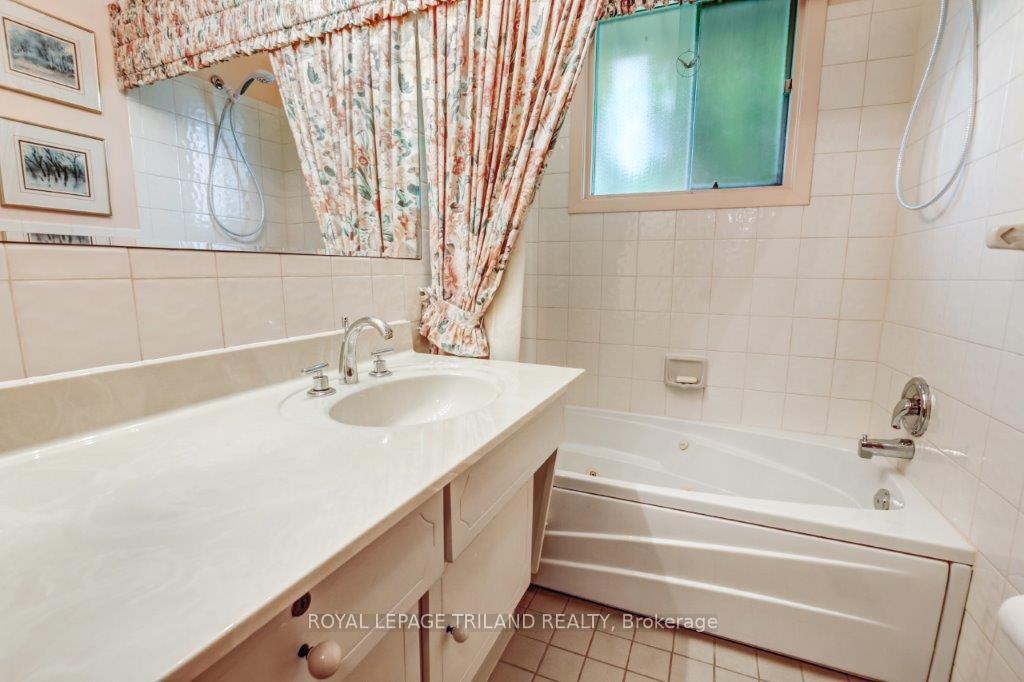 Photo 18 of 10179 Lynhurst Park Drive, Central Elgin, Lynhurst — HOMEH