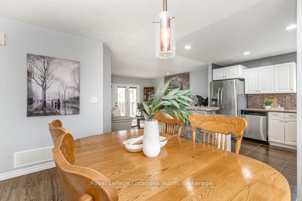 Photo 23 of 21 Robert Avenue, Collingwood — HOMEH