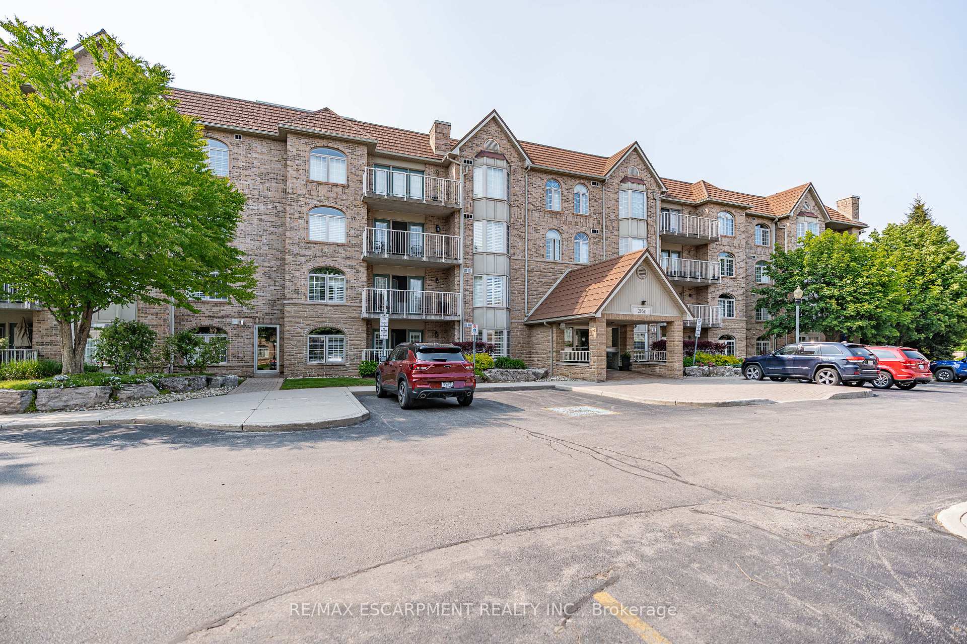 Photo 1 of Unit 101, 216 E Plains Road W, Burlington, Bayview — HOMEH