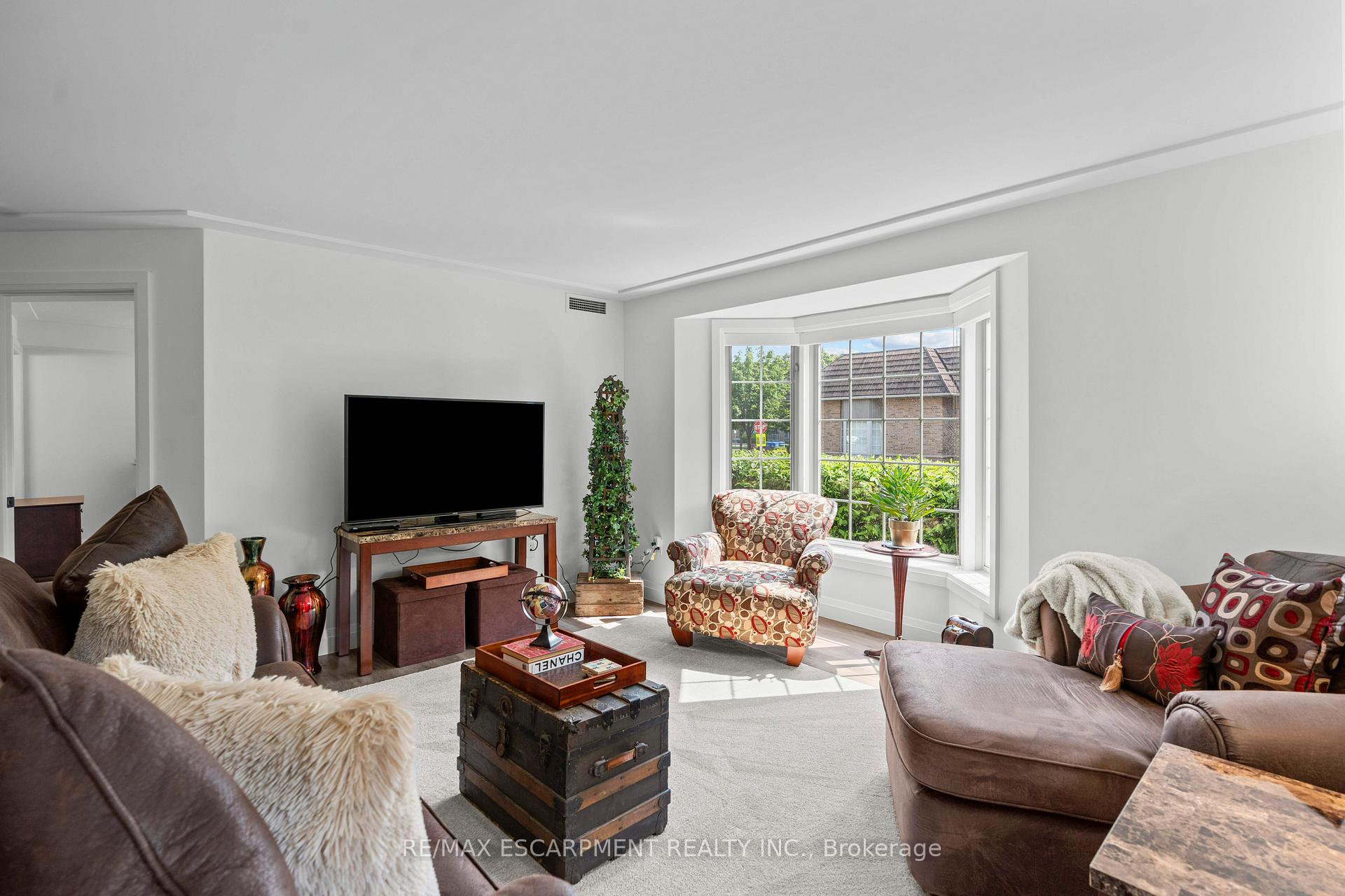 Photo 10 of Unit 101, 216 E Plains Road W, Burlington, Bayview — HOMEH