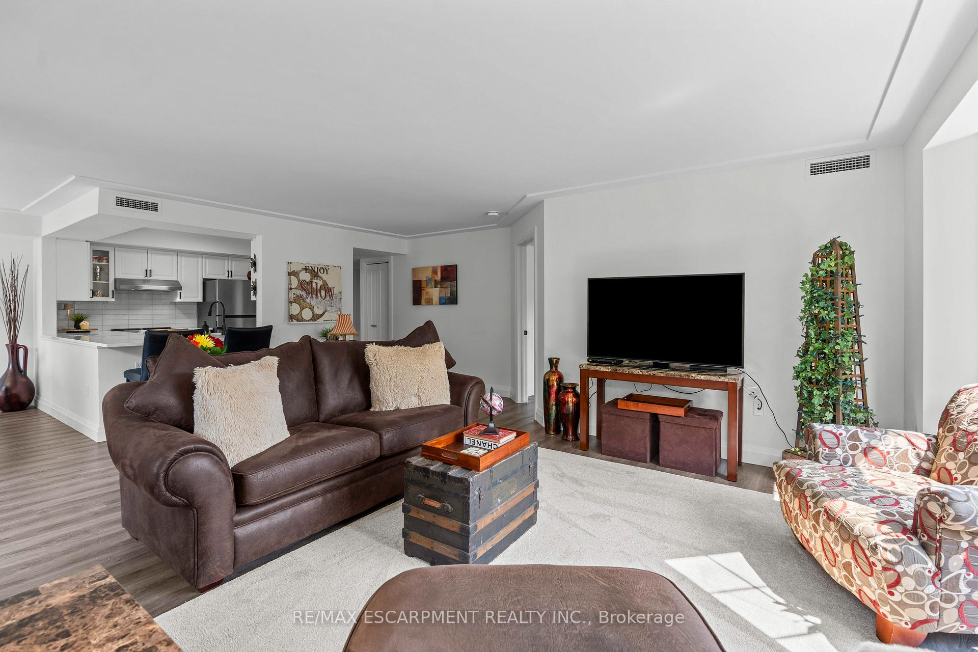 Photo 8 of Unit 101, 216 E Plains Road W, Burlington, Bayview — HOMEH